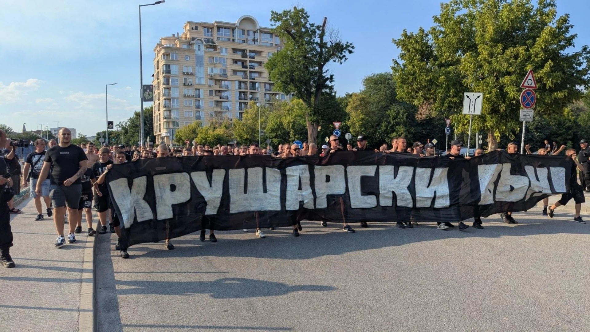 Фенове на Локо Пловдив с яростна атака по Крушарски: Повече не можем да търпим, напуснете с високо вдигната глава – като мъж!