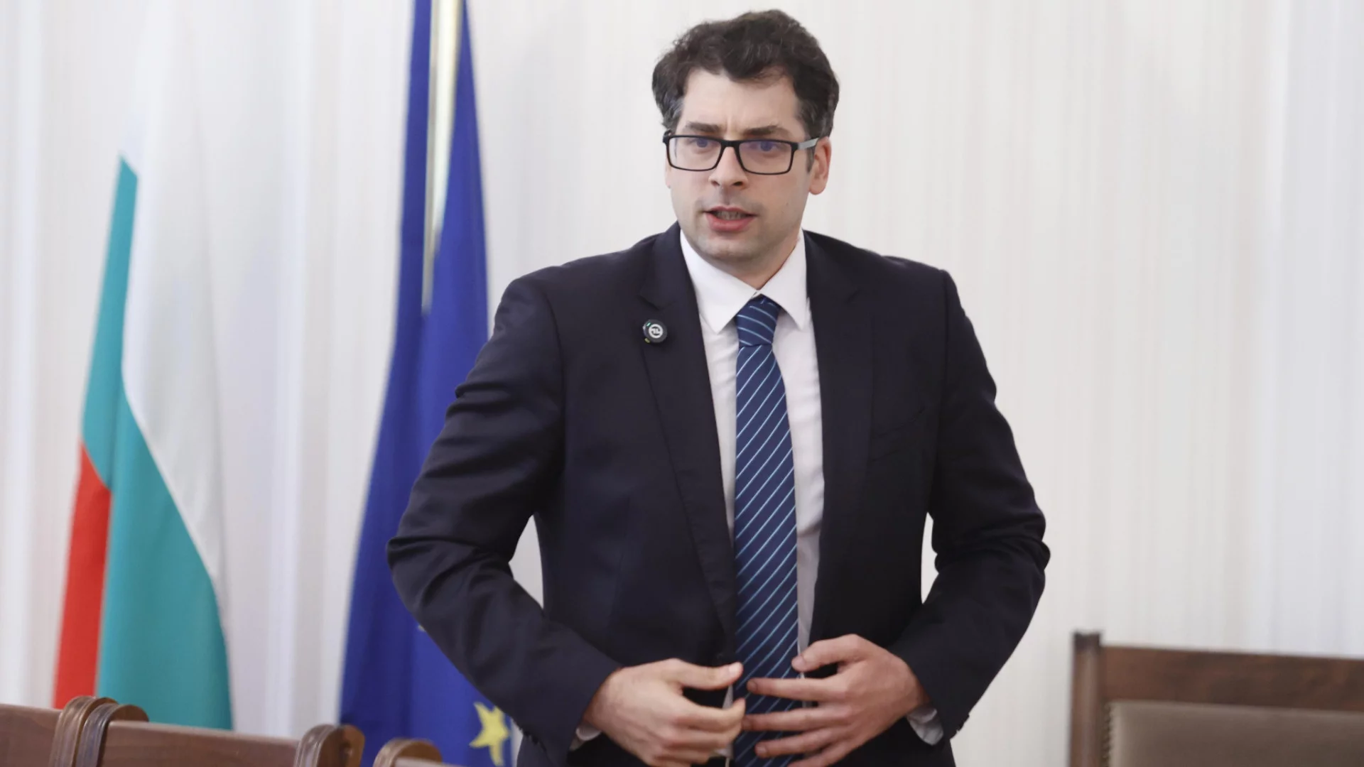 Борбата с корупцията: Много работим, казва вицепремиер на Радев и даде примери за несвършена работа