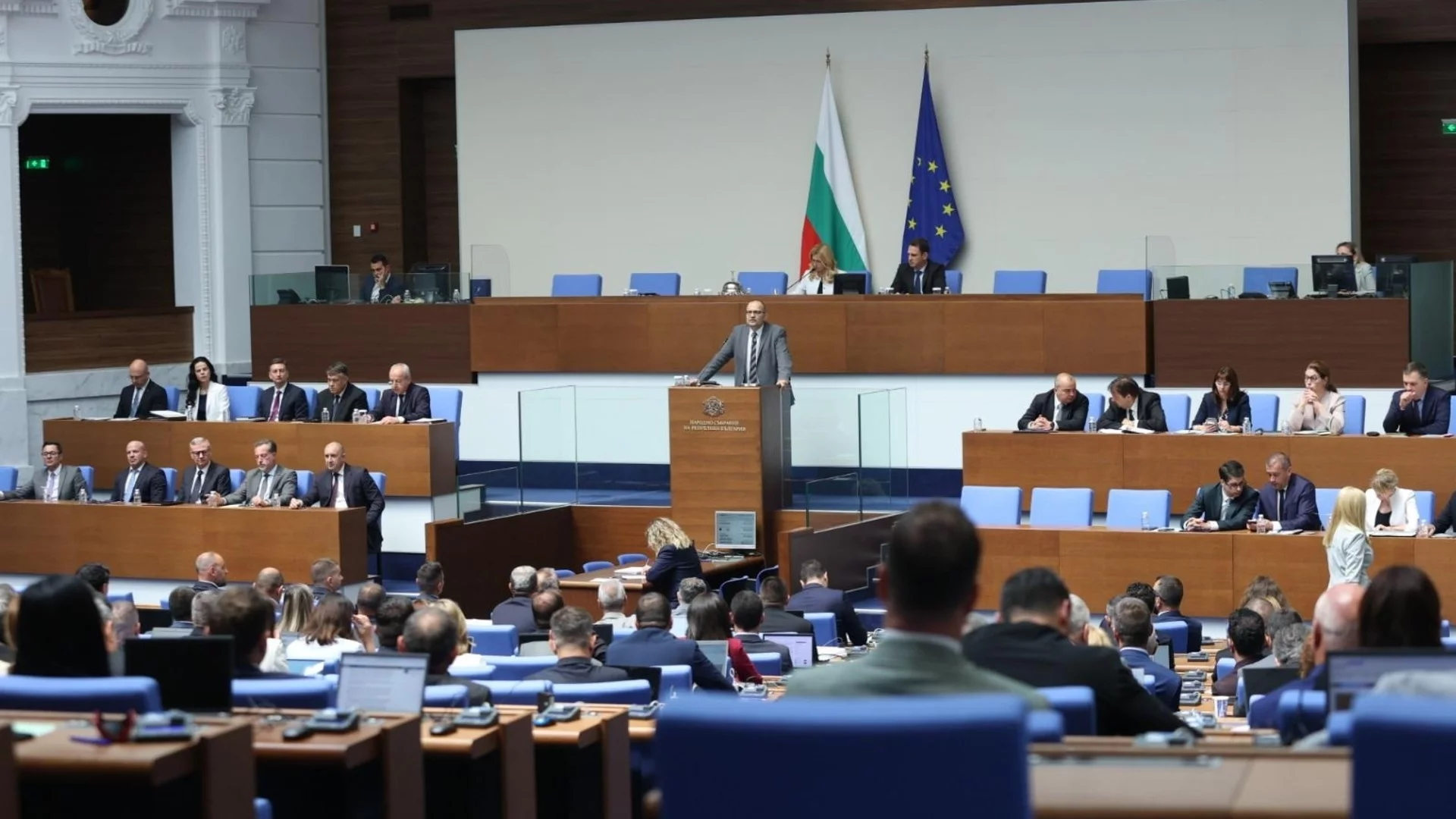 1/3 от началниците да бъдат жени: Народното събрание гласува важни промени