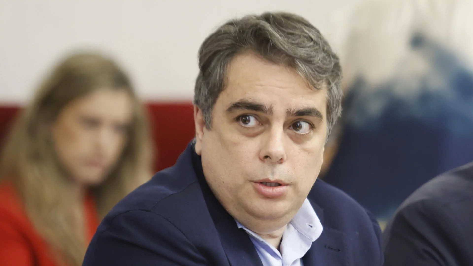 Говорил е само за Гюров: Асен Василев не каза нищо за Кандев (ВИДЕО)