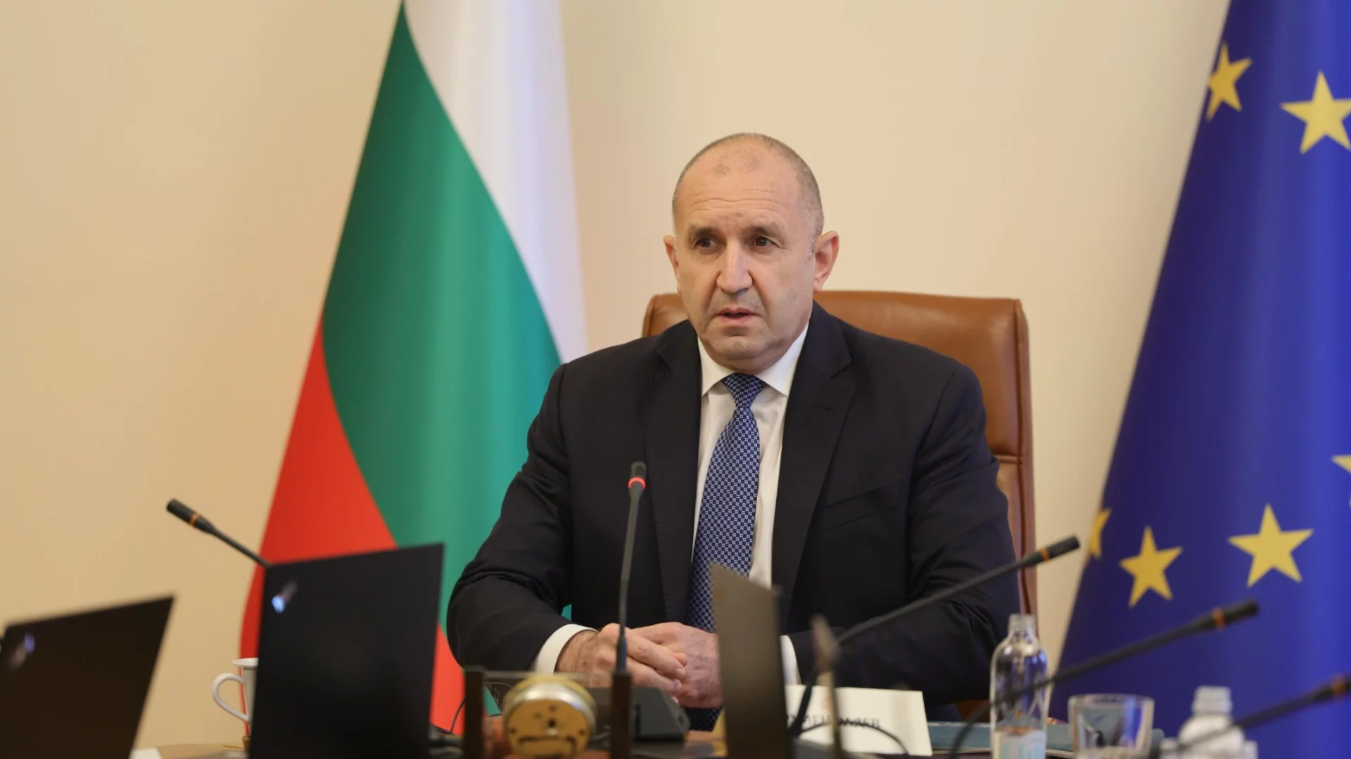 Румен Радев видя проблеми и слабости, за да станат наводненията в Струмяни