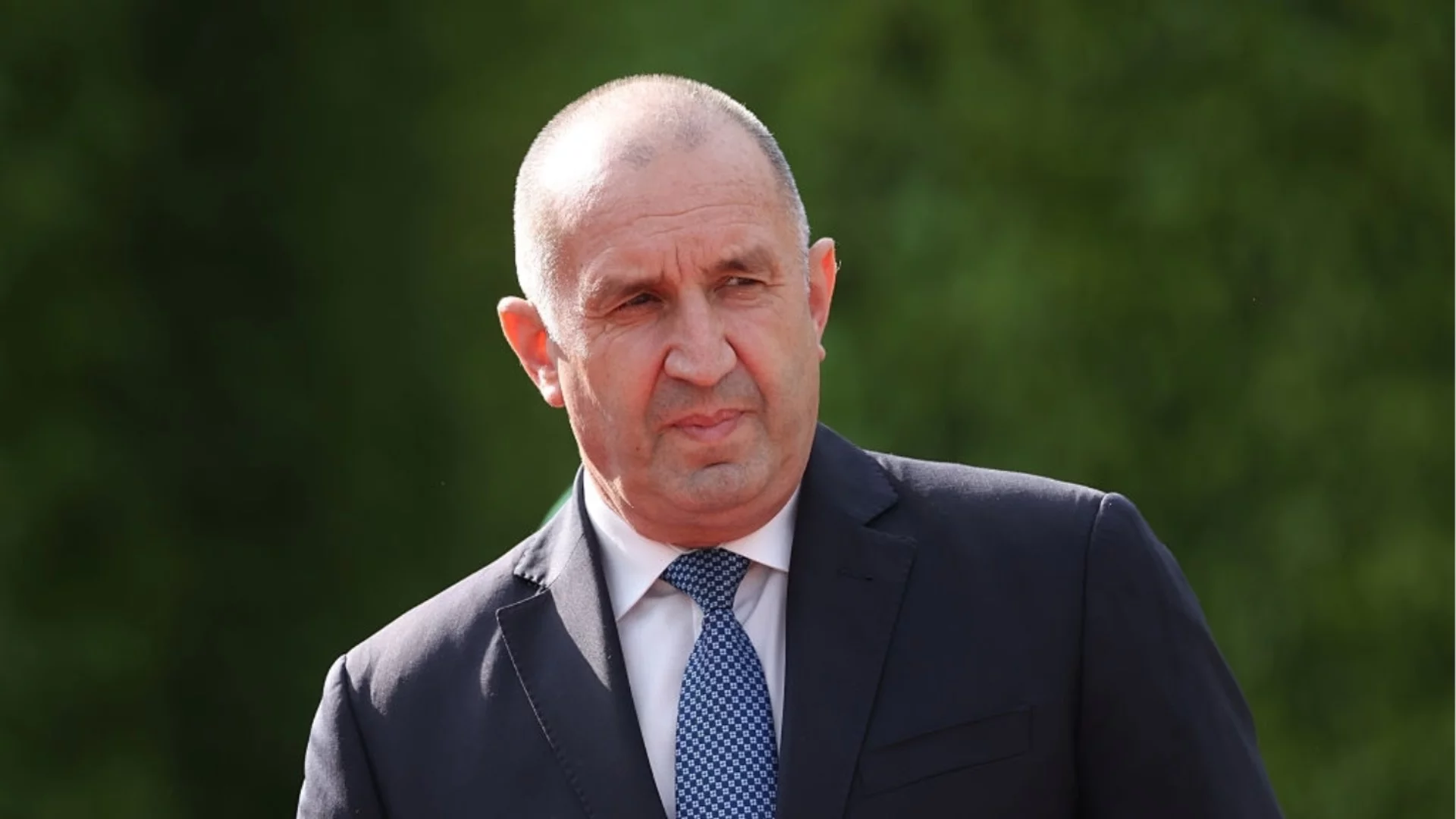 Радев с нова версия за GPS заглушителя: "Отскубнали са го в последния момент"
