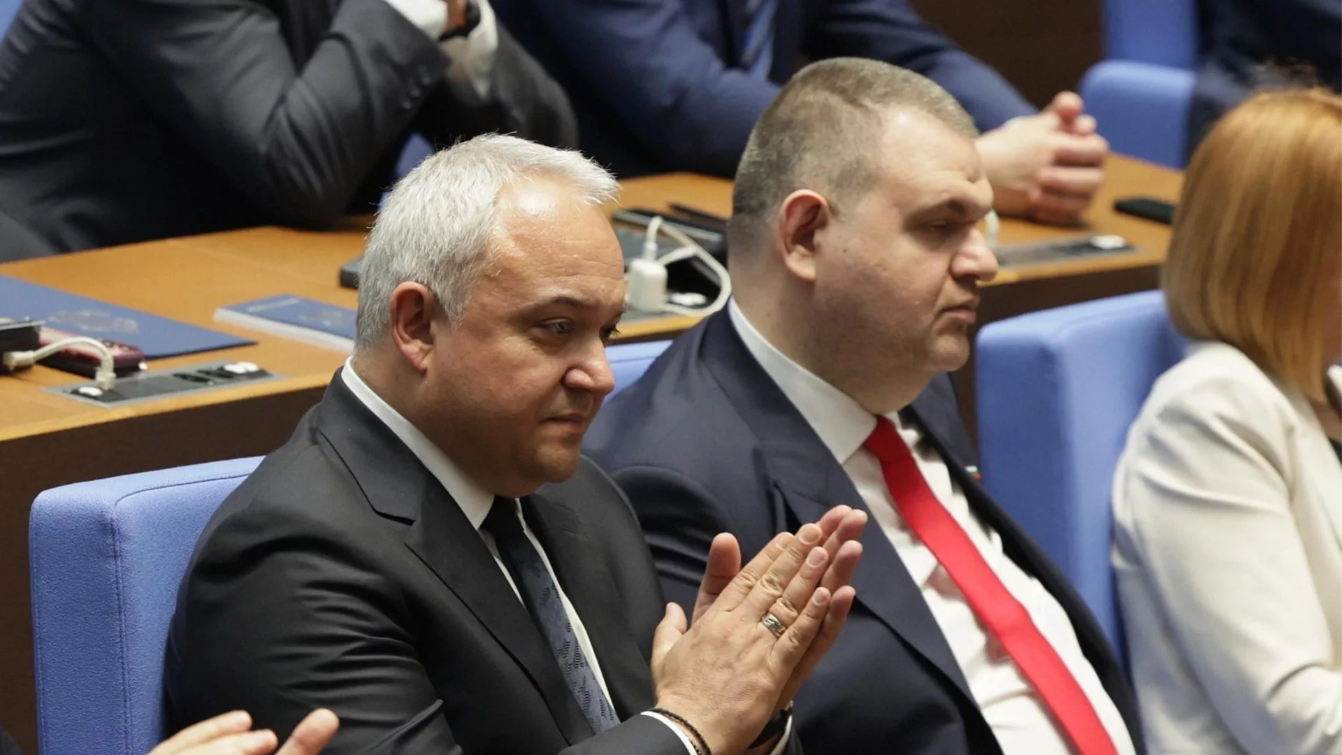 В прокуратурата си прехвърлят преписката за полетите на Пеевски, след като я иззеха от ГДБОП