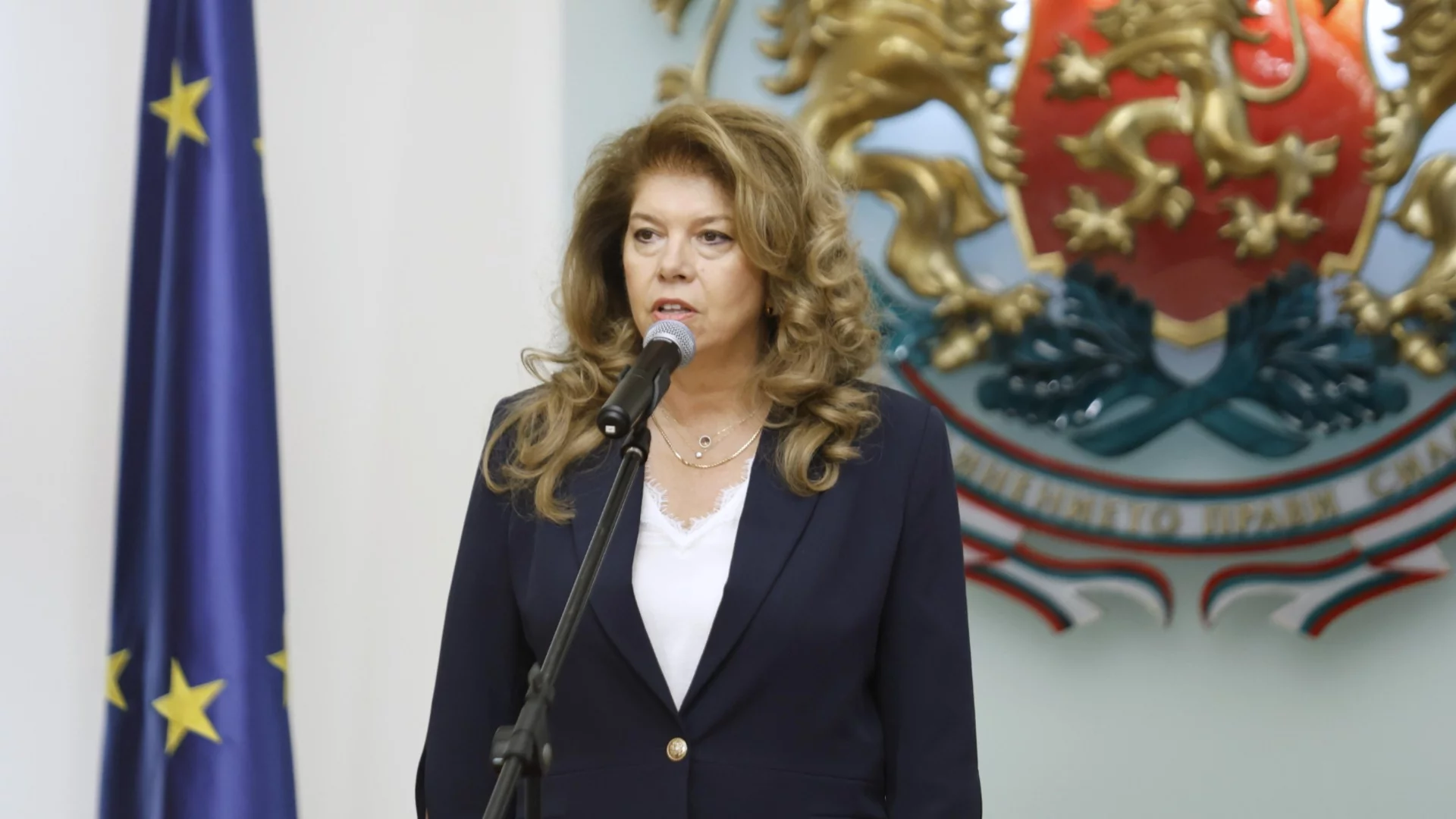 "Съболезнования на семействата на загиналите": Илияна Йотова с израз на солидарност към Непал и Китай