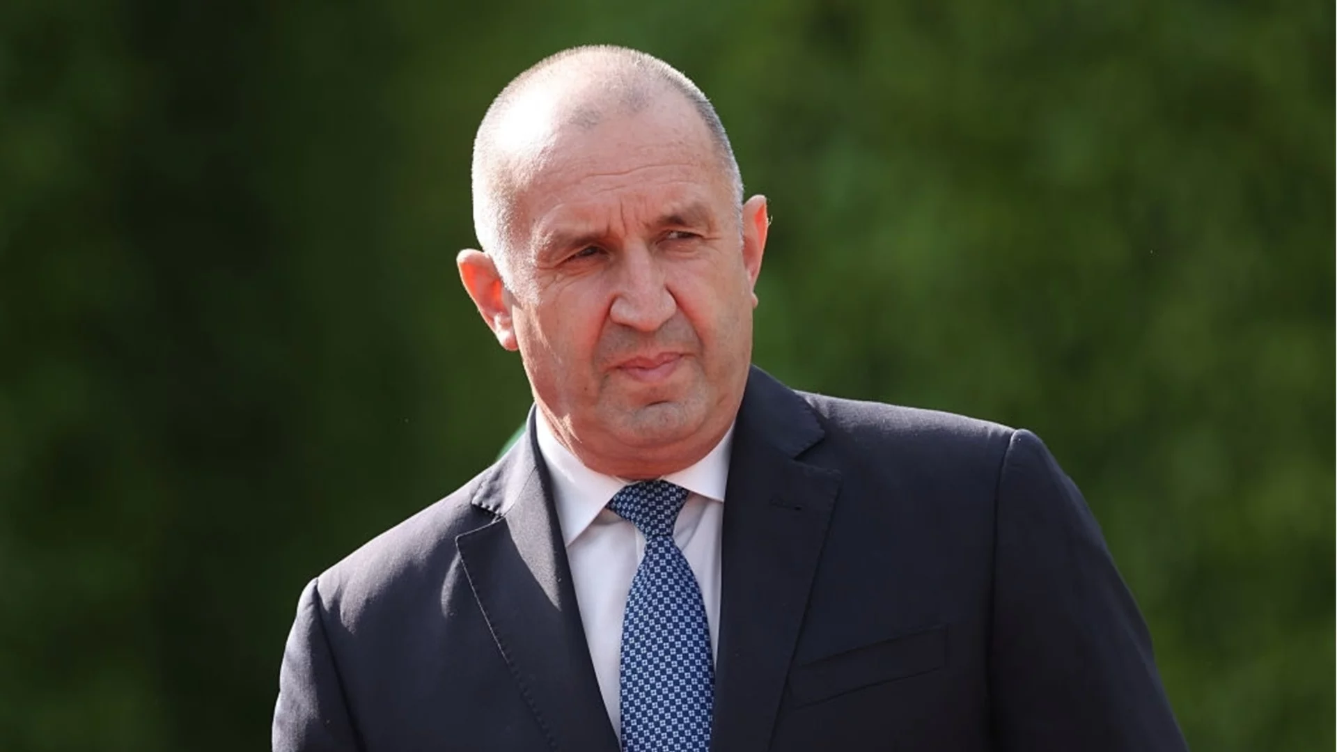 Никой не е бил спиран да е близо до Румен Радев, хората общуват свободно с него