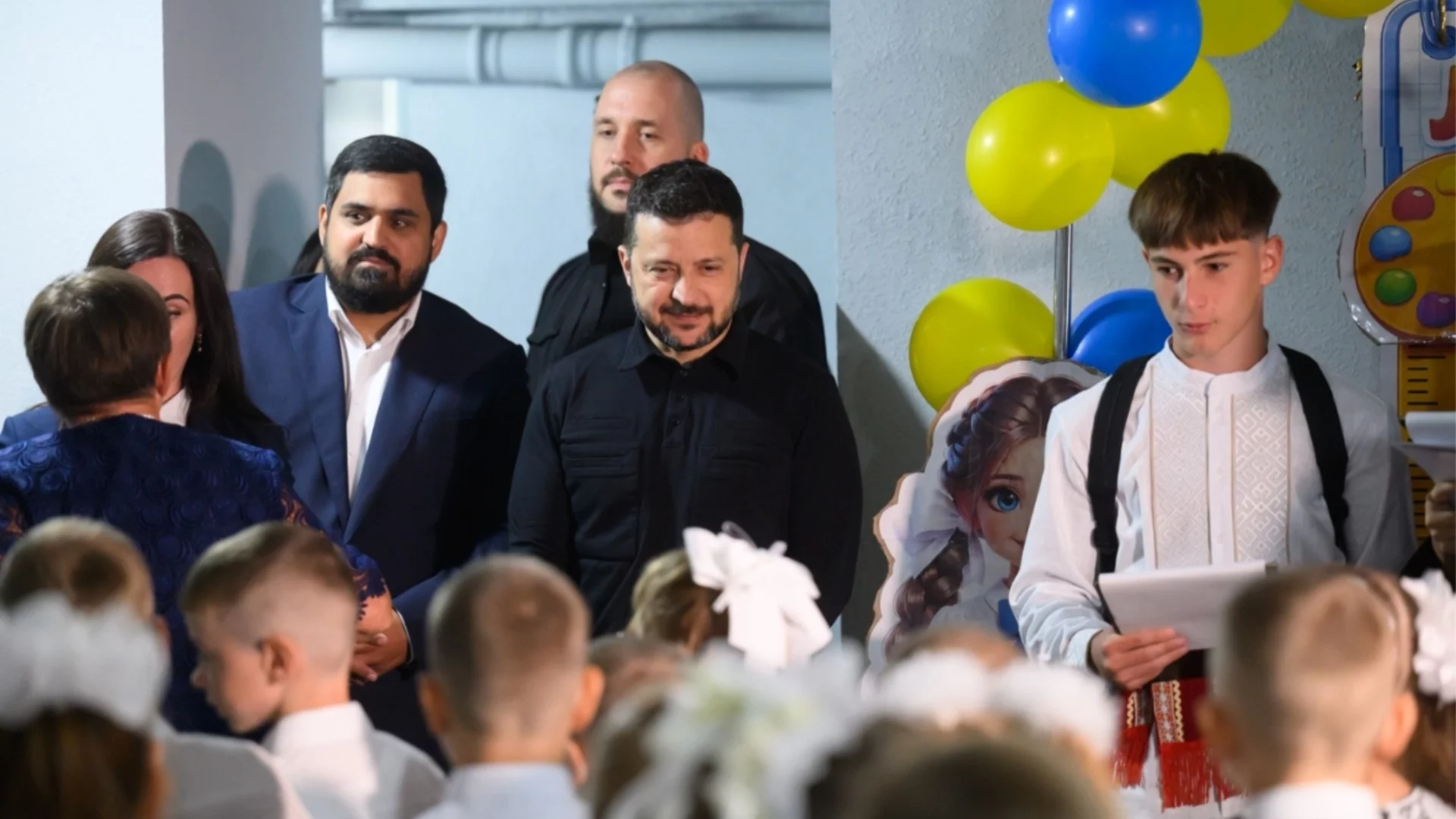Руска атака прати Зеленски и първокласници в бомбоубежище за старт на учебната година в Киев (ВИДЕО)