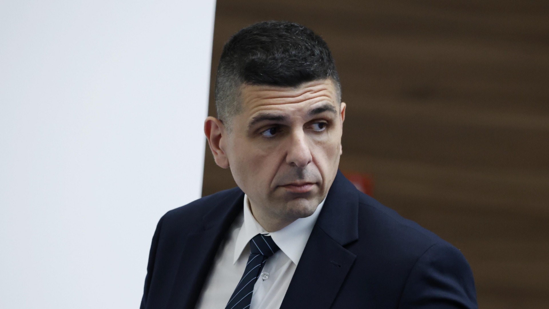 Борисов няма обяснение пред избирателите на ГЕРБ защо играе за Йотова