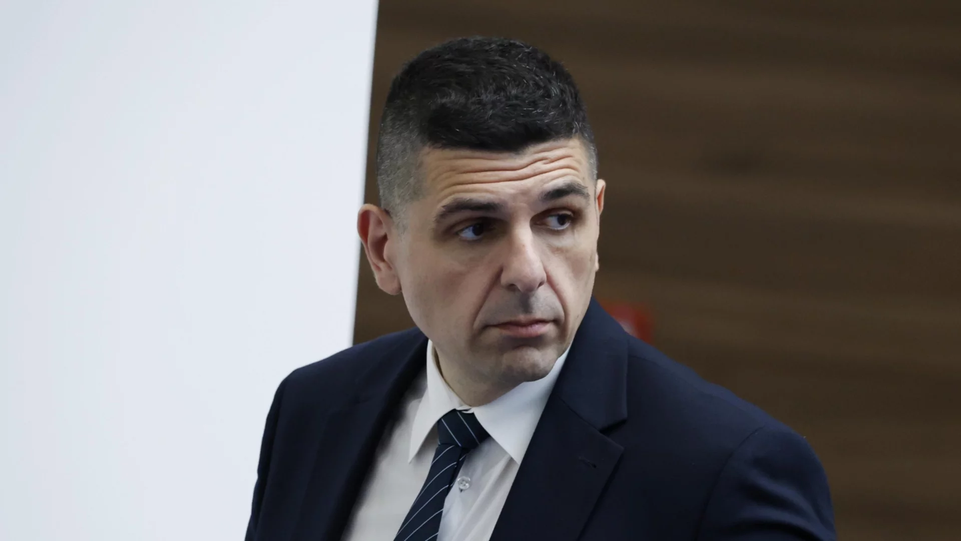 Борисов няма обяснение пред избирателите на ГЕРБ защо играе за Йотова