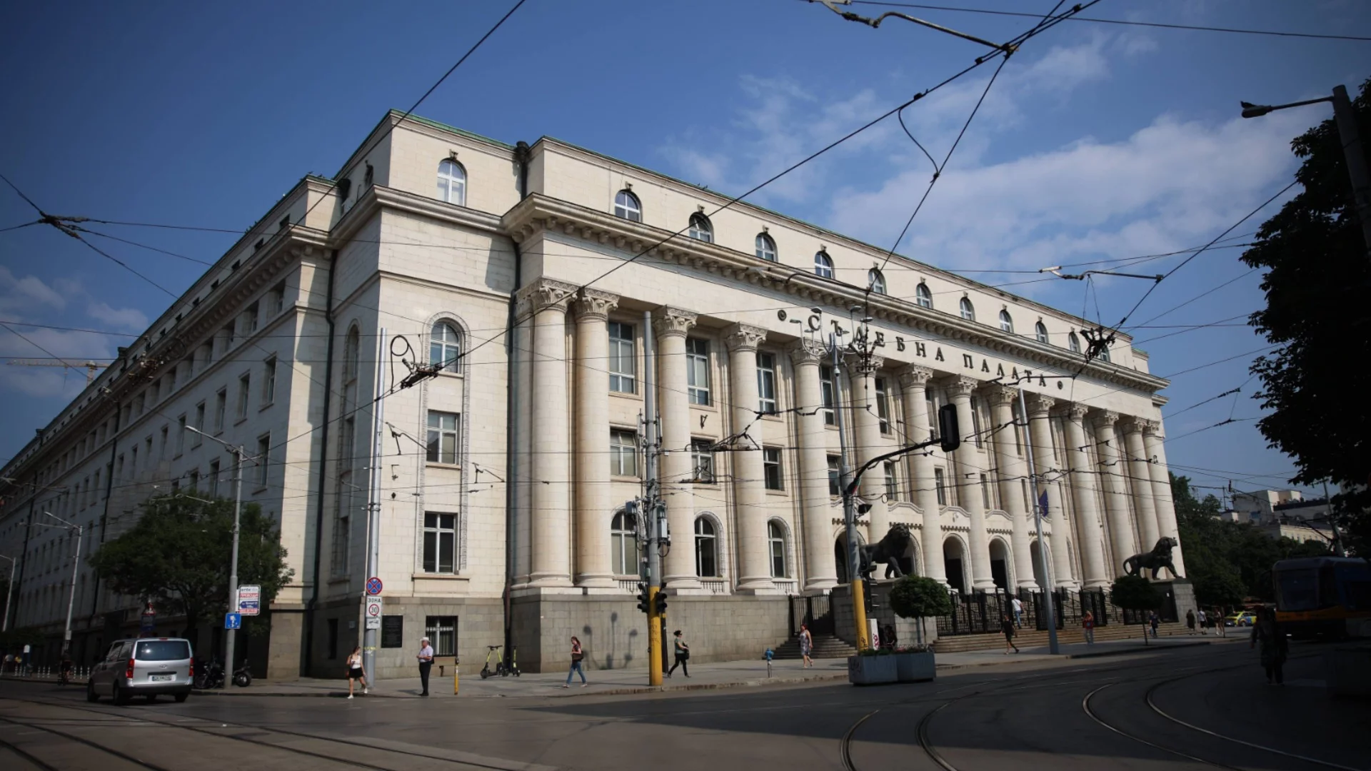 Няма пари: Отрязоха бонусите за новоназначените съдебни служители