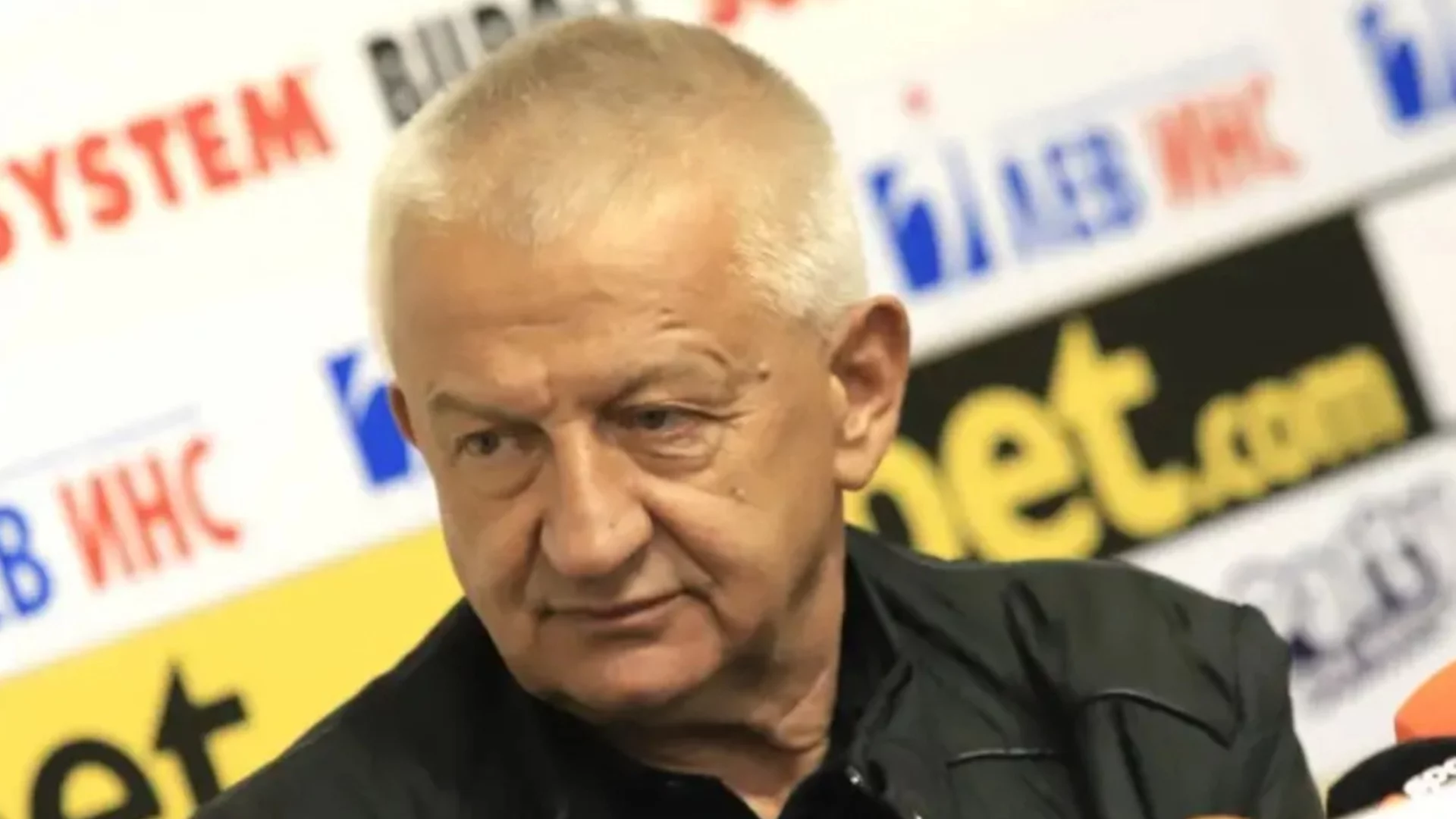 Феновете на Локомотив Пловдив пак скочиха на Христо Крушарски