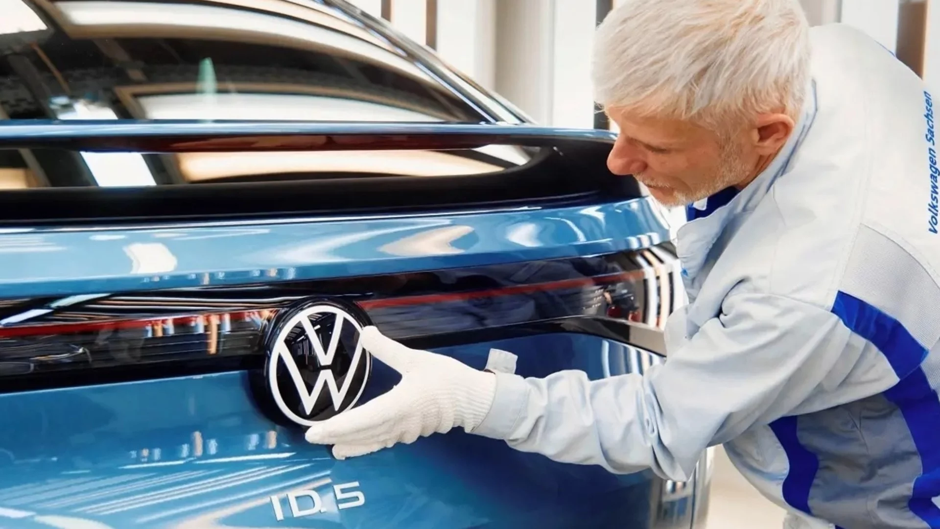 Volkswagen спира половината от моделите си, съкращава 50 000 души