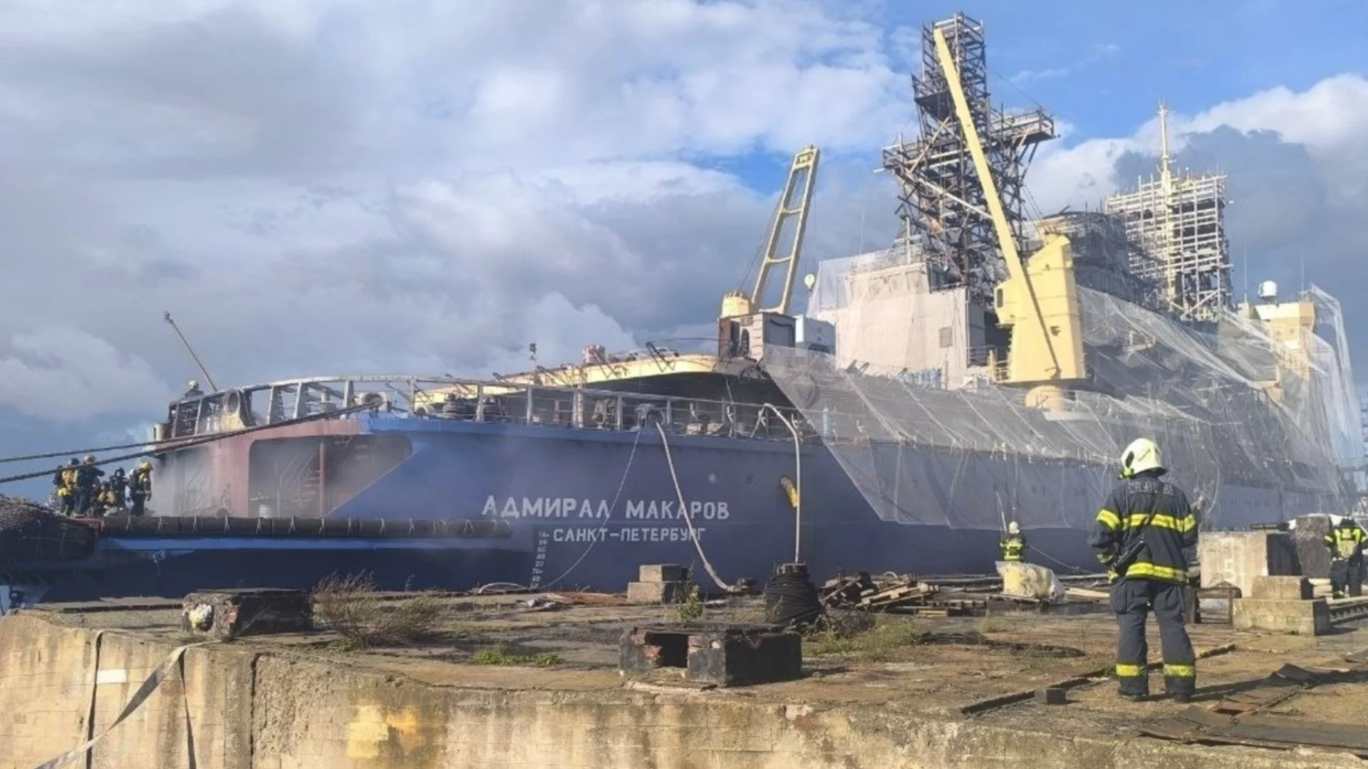 Пак гори "Адмирал Макаров": Руският ледоразбивач нещо няма късмет (СНИМКИ)
