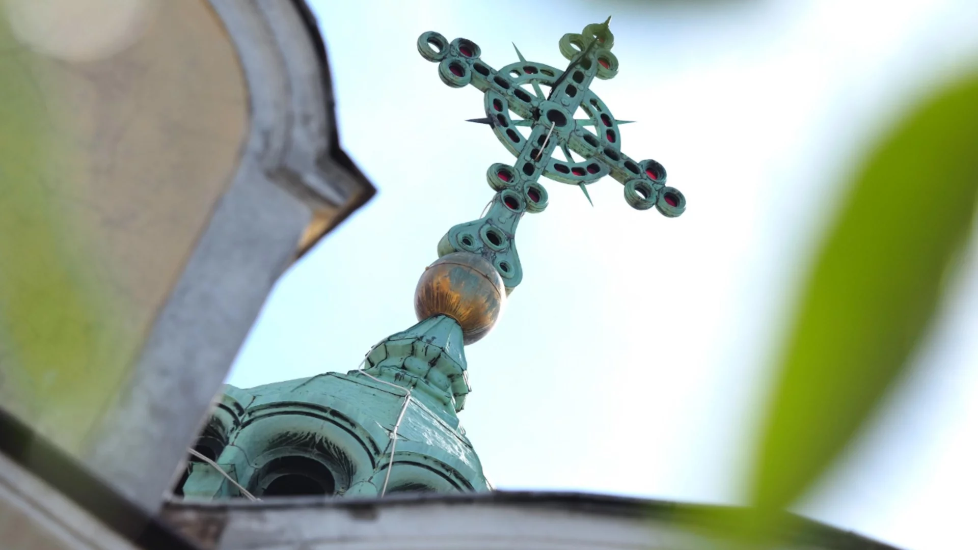 Църковен празник на 10 септември: Какво се слага на масата и до входната врата на дома