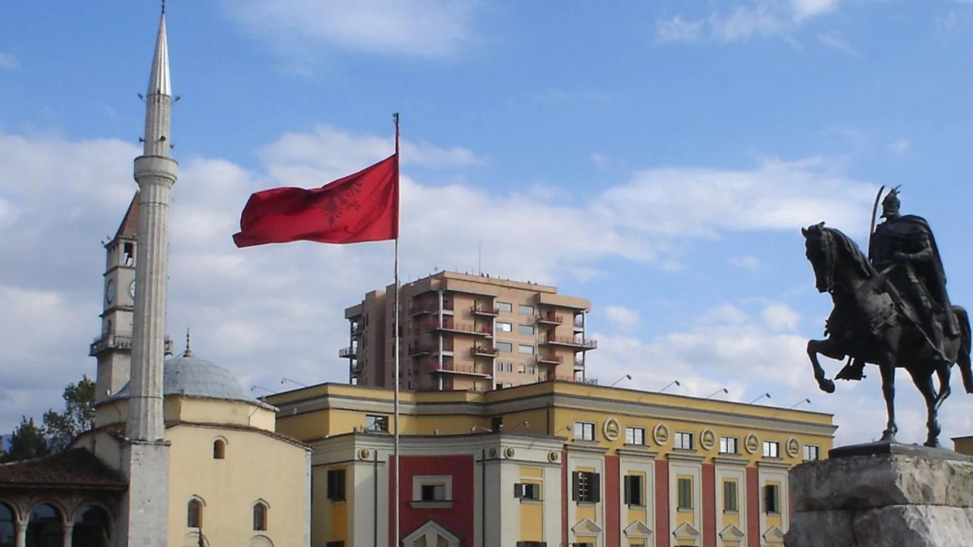 Ескалация: Нови сблъсъци между протестиращи и полиция в Албания, заради проекта на Къшнър (ВИДЕО)