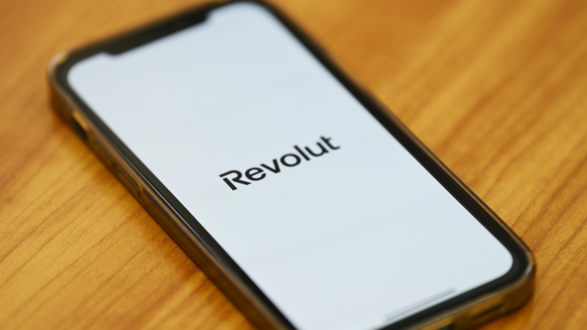 Изтекоха и данни на известни личности: Хакерите, атакували Revolut, поискали откуп и заплашили с още