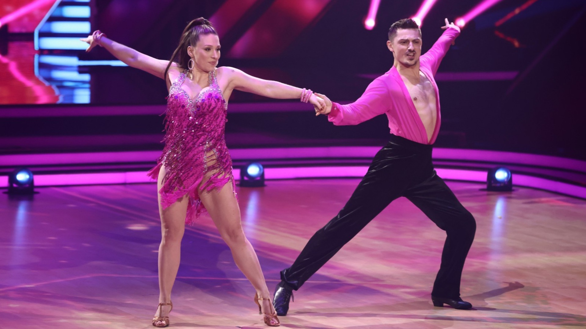 DARA превзема САЩ: "Dancing with the Stars" започна с "Bangaranga" (ВИДЕО)