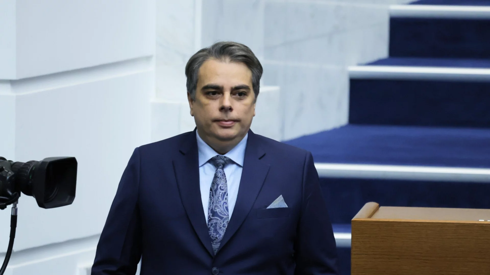 "Нито са ясни, нито са конкретни": Асен Василев за мерките на правителството за горивата