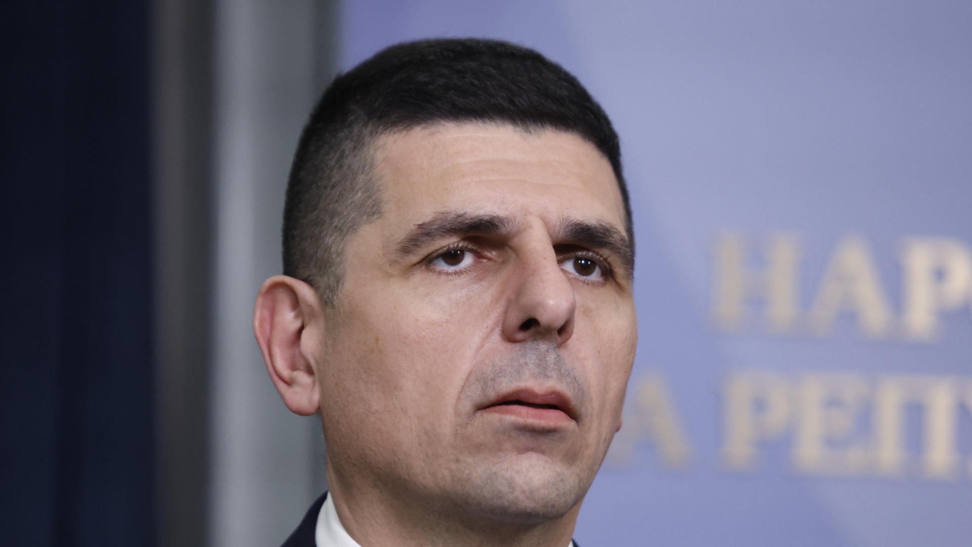 Вуду кукли, червени конци и ретрограден Меркурий: Ивайло Мирчев говори за опит за затриване на "Да, България" чрез "Петрохан" (ВИДЕО)