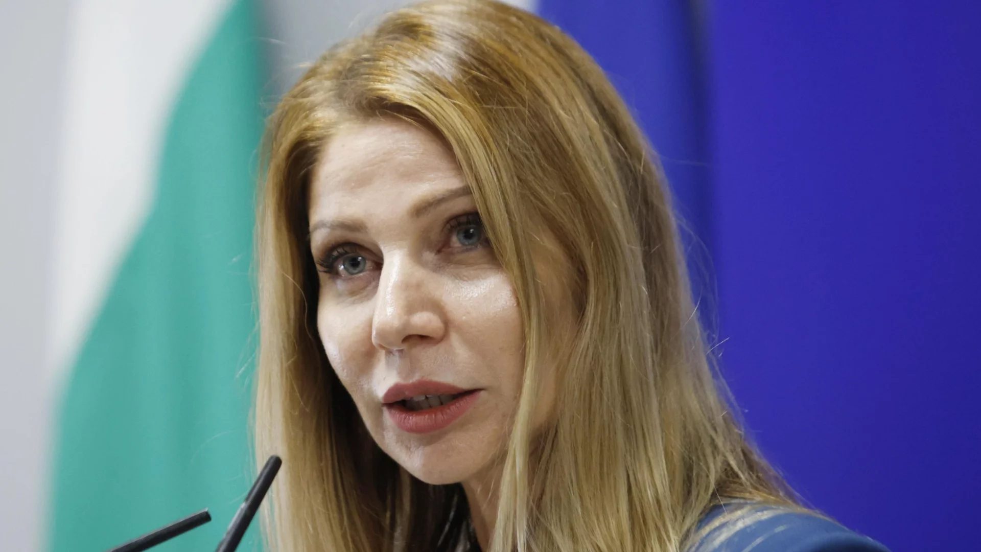 "Няма още учебна програма": Докъде стигна МОН с "Религии и добродетели"