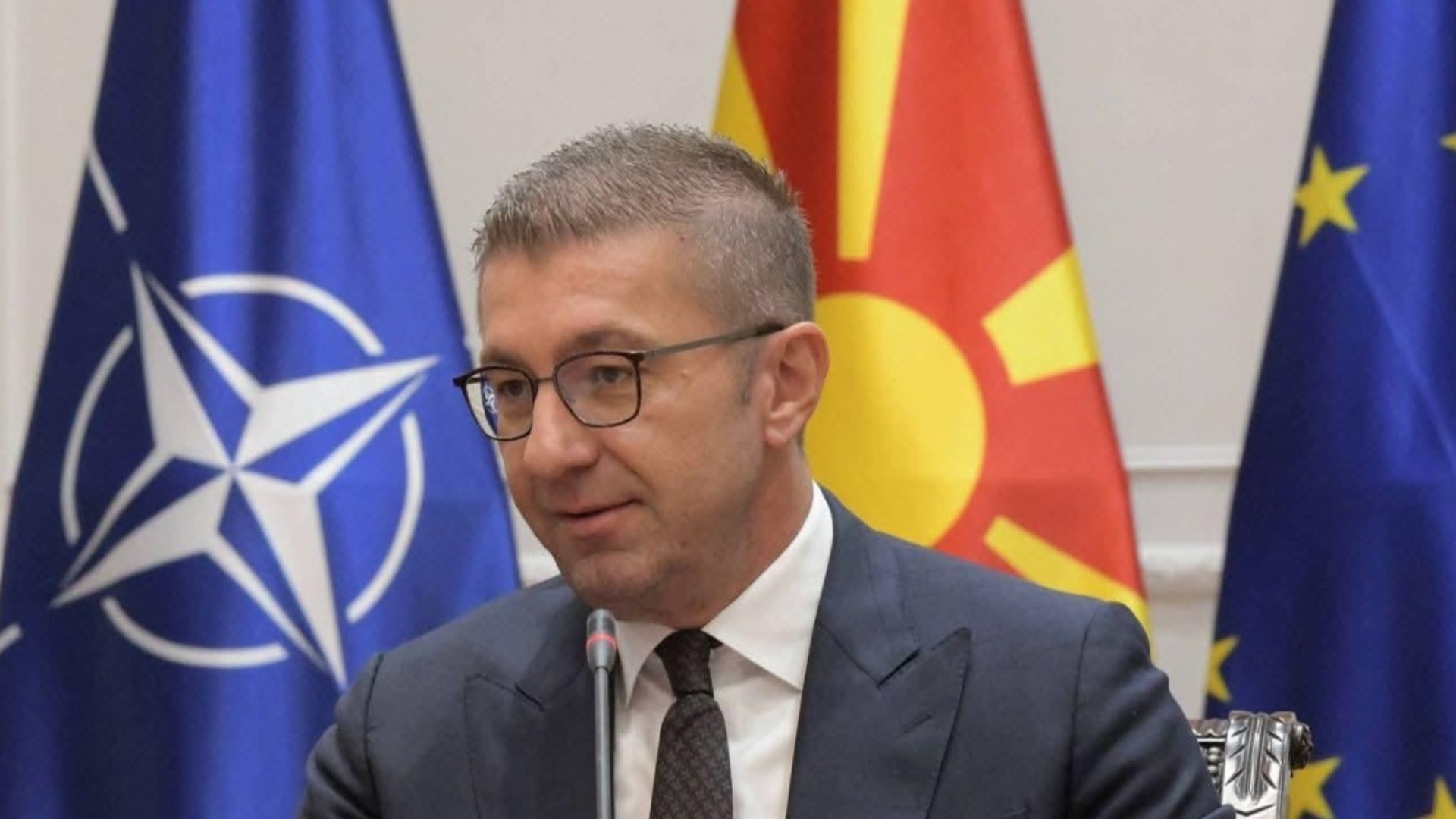 "Ние сме политици, не експерти по човешки права": Мицкоски пита от САЩ защо да вписва българите в конституцията (ВИДЕО)