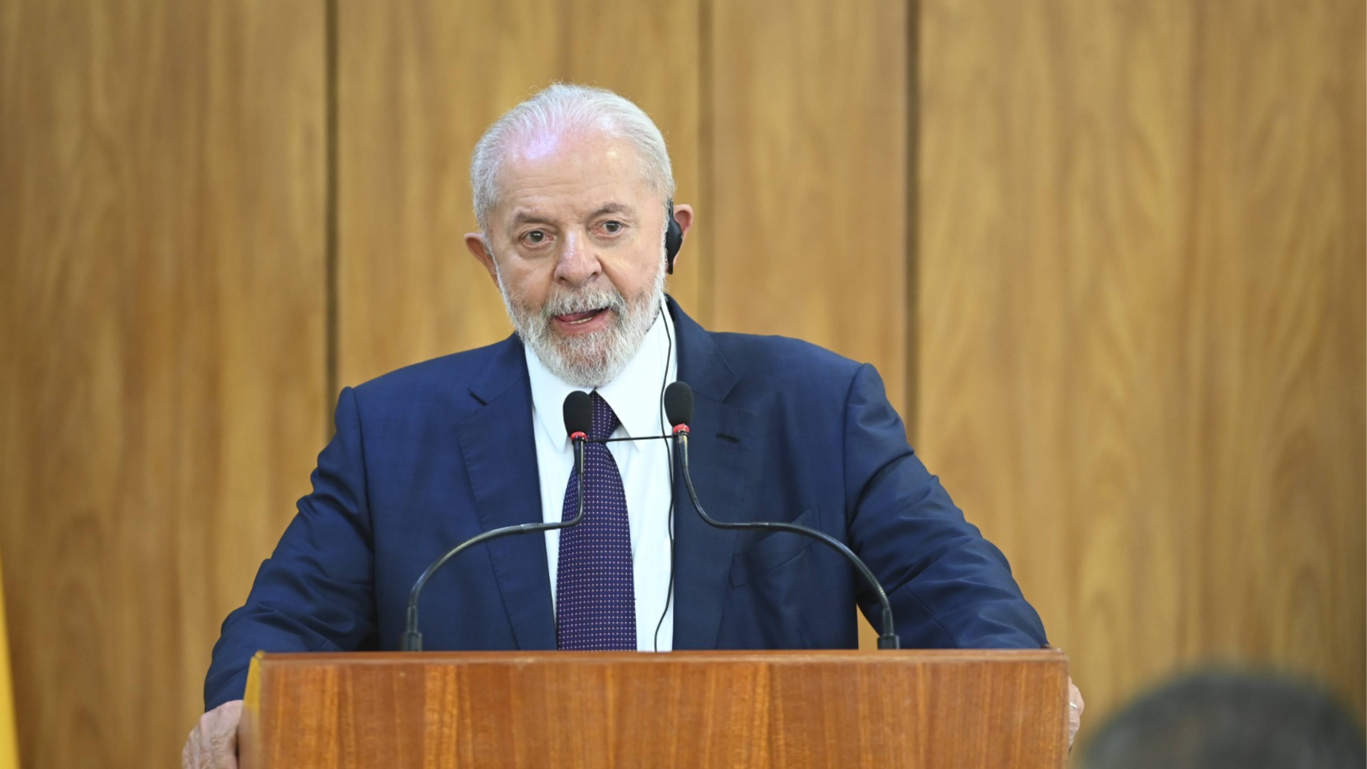 Преди изборите: Лула да Силва с оскъдна преднина пред Болсонаро