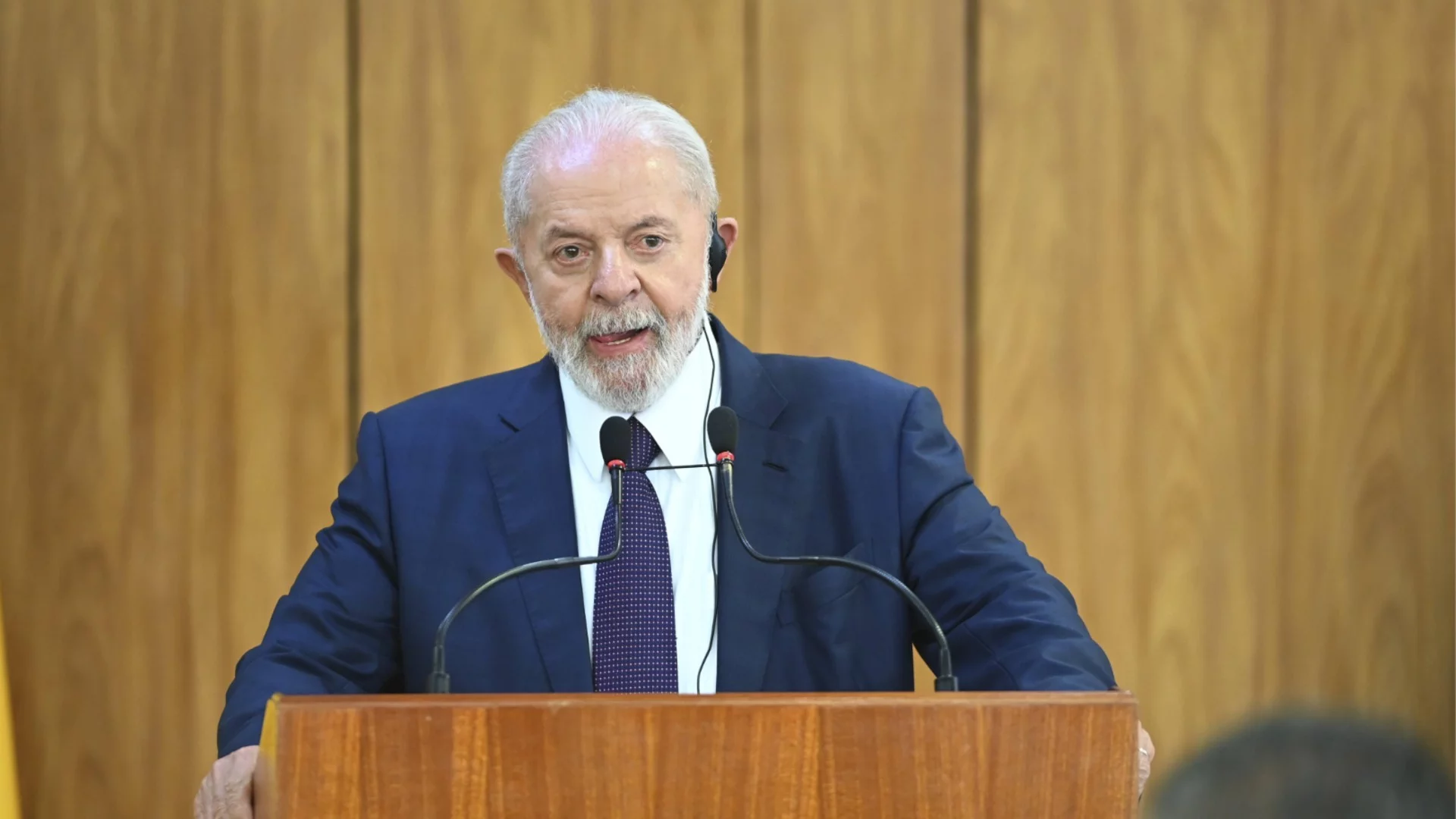 Преди изборите: Лула да Силва с оскъдна преднина пред Болсонаро