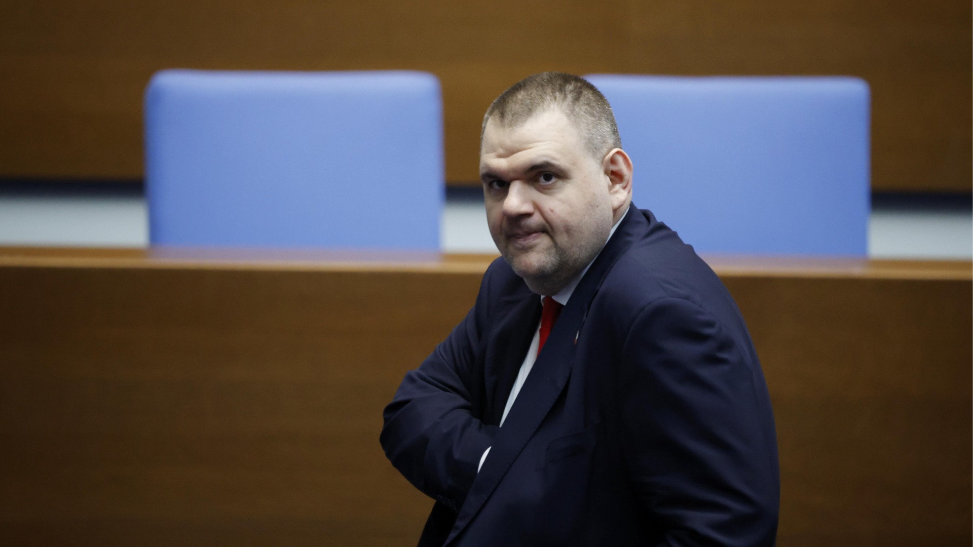 "Да го кача на кораб за Марс": Делян Пеевски отговори на Демерджиев за полетите