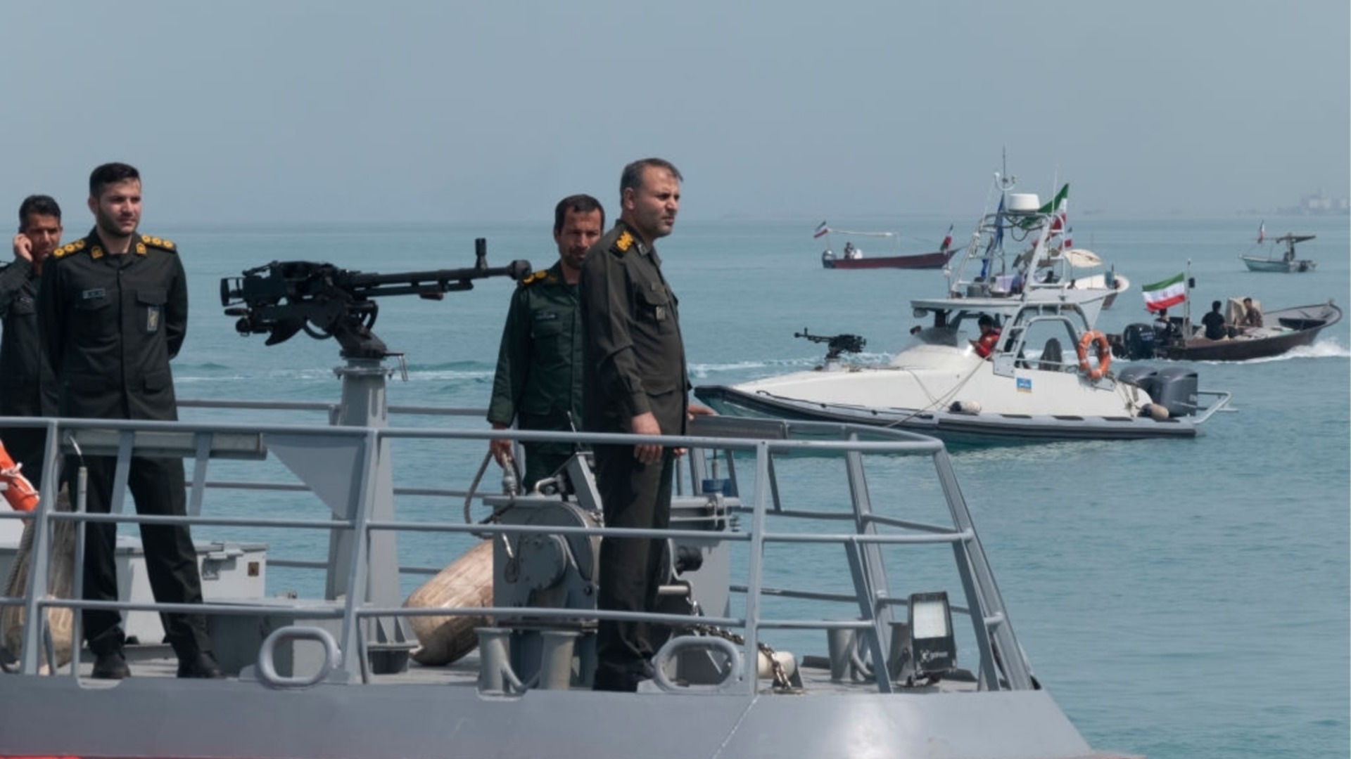 Иран удари танкер, опитал да премине през Ормузкия проток