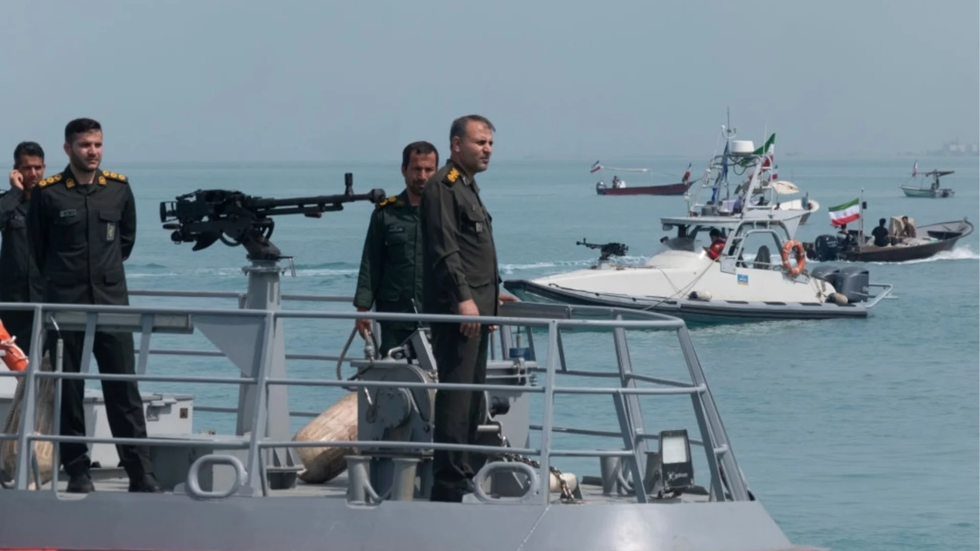 Иран удари танкер, опитал да премине през Ормузкия проток
