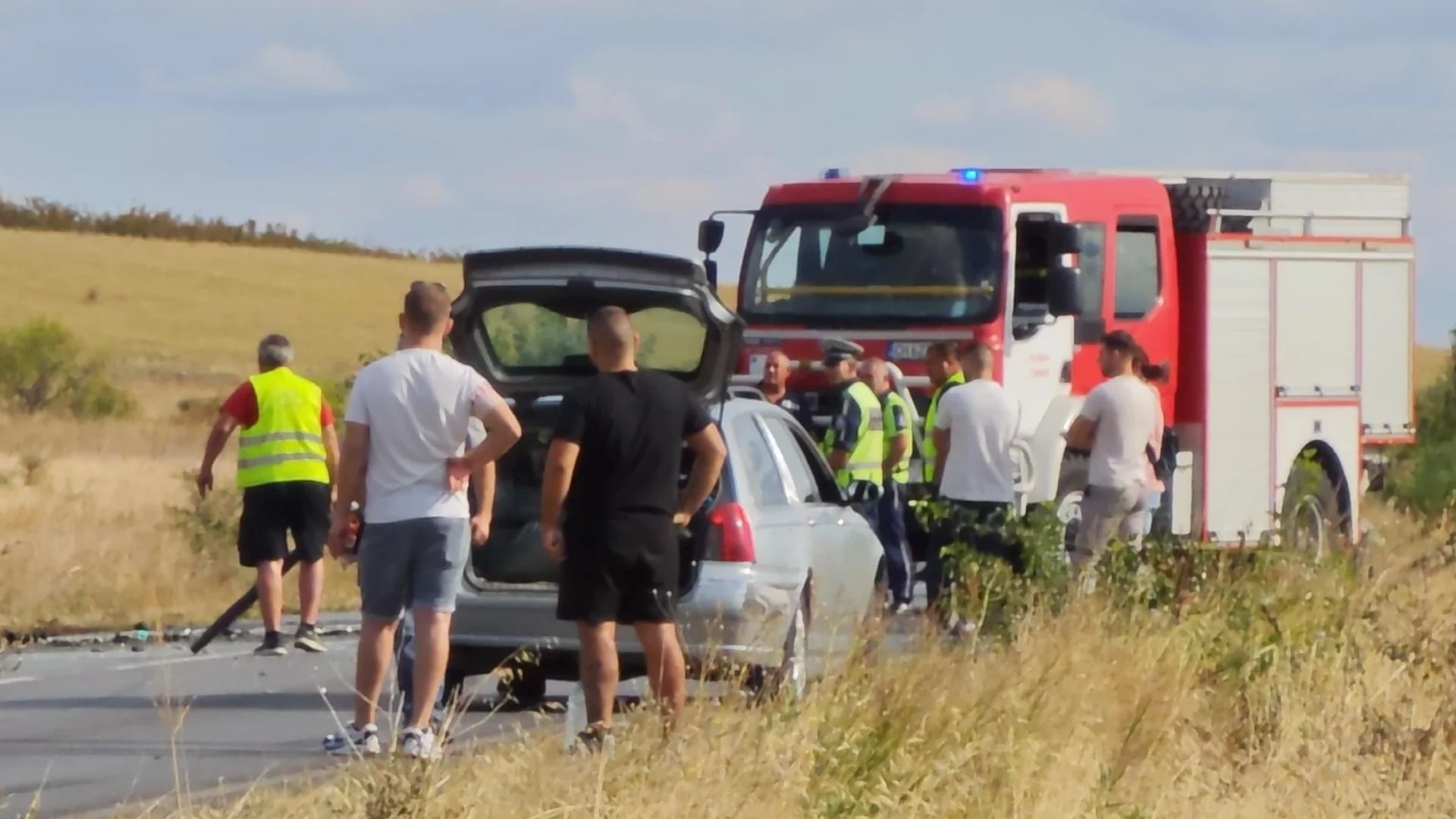 Два автомобила, микробус и тир се удариха край Пазарджик, има пострадал