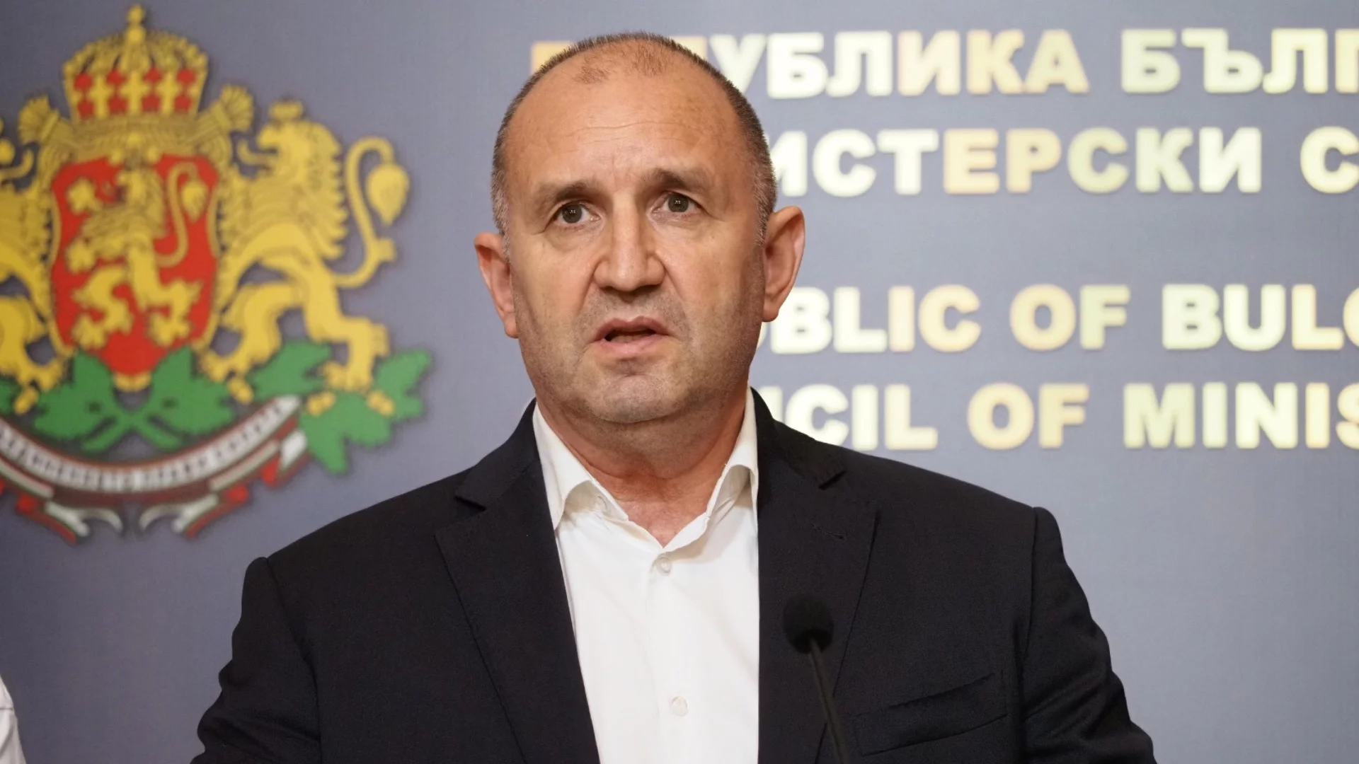 Радев пак се похвали, че е изгонил олигархията. Този път от политическата власт