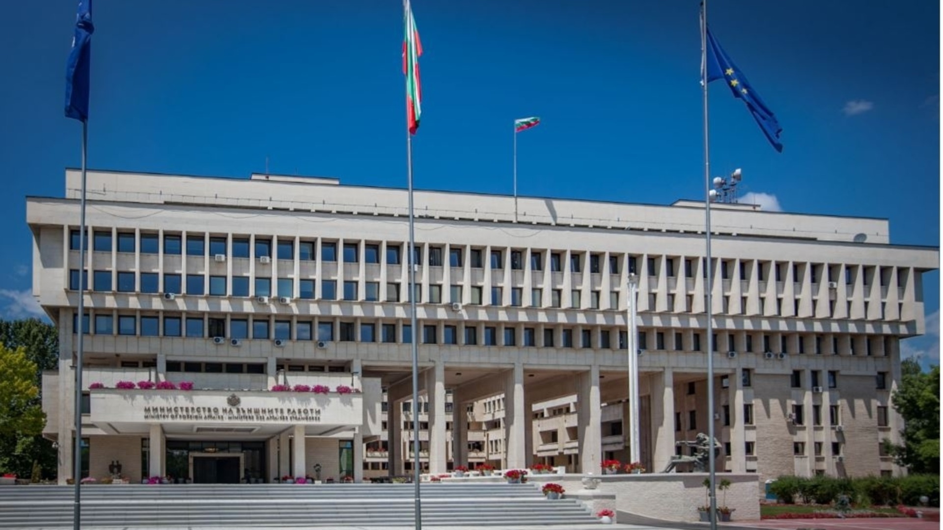 Радев нарежда, МВнР изпълнява: Предстои важна среща с отзования посланик в ОАЕ