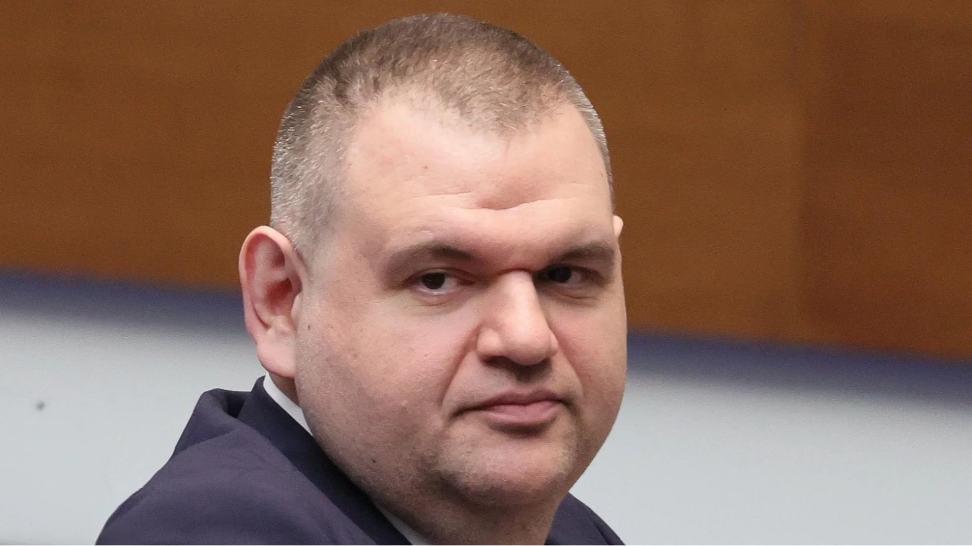 След скандала с полетите на Пеевски: Посланикът ни в ОАЕ Иван Йорданов се завърна у нас