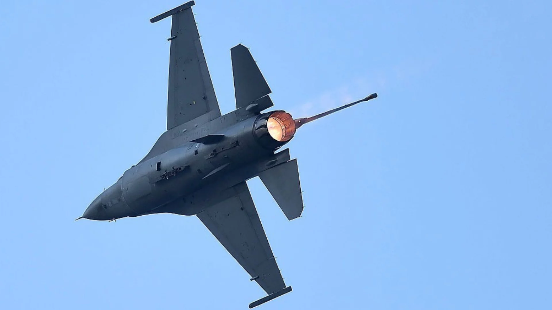 F-16 се разби до американска военна база в Германия (ВИДЕО)