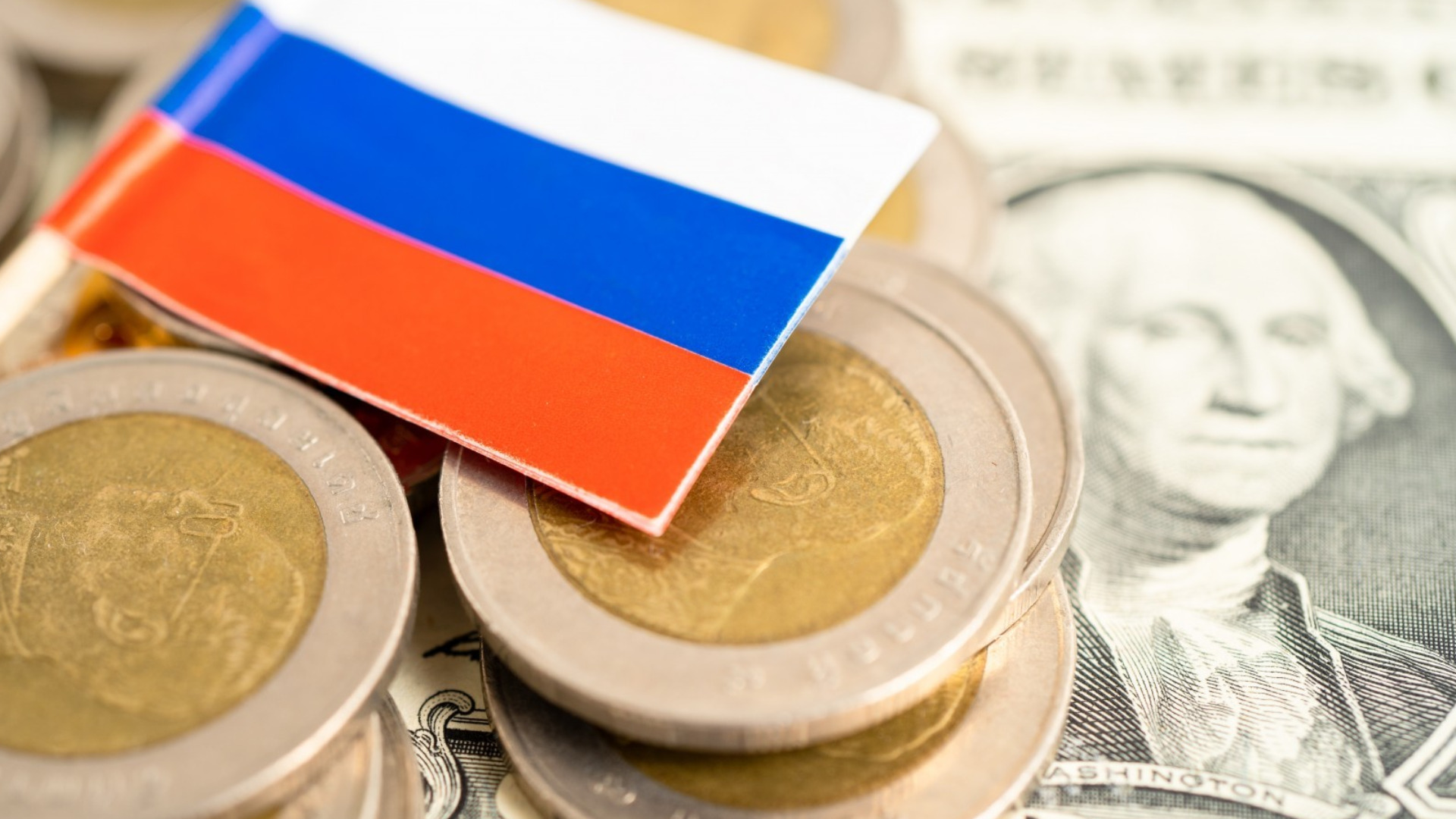 Схема как Русия пере пари и бяга от санкции, огласена от FT, накара големи банки да затварят сметки