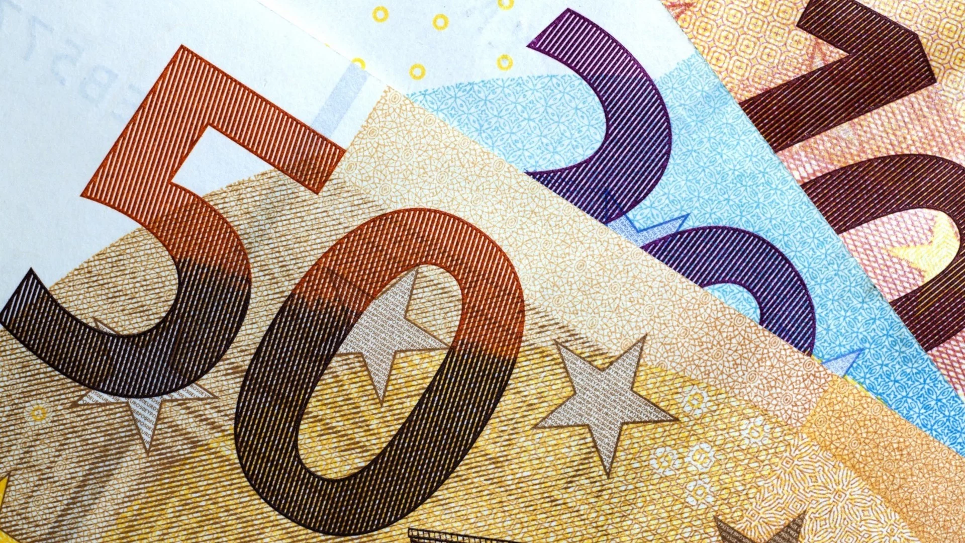 Еврото слезе до такъв курс спрямо долара, който не е отчитан от края на юли