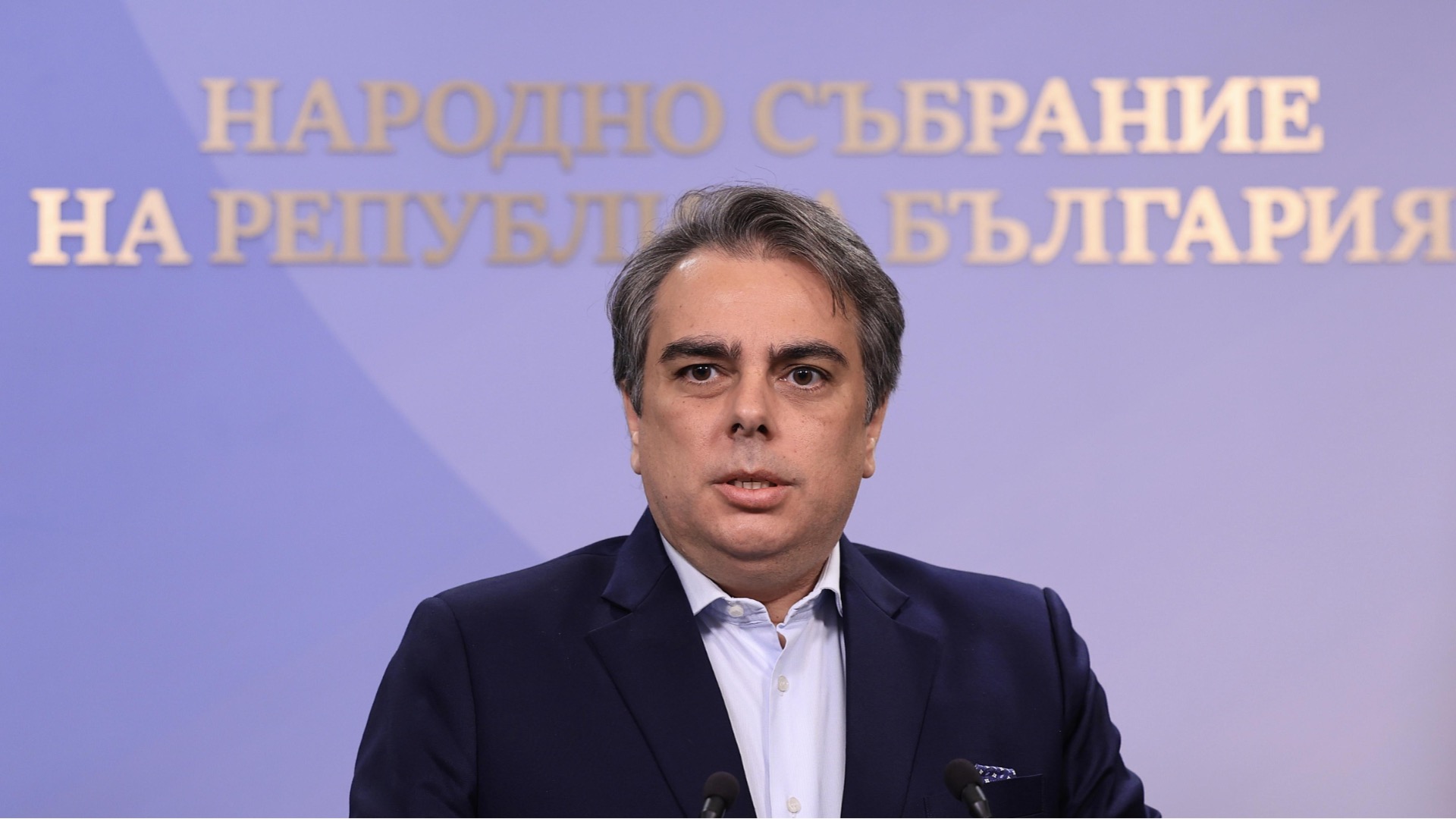 Асен Василев: Има вратички за рекламата на хазарт, ще предложим пълна забрана