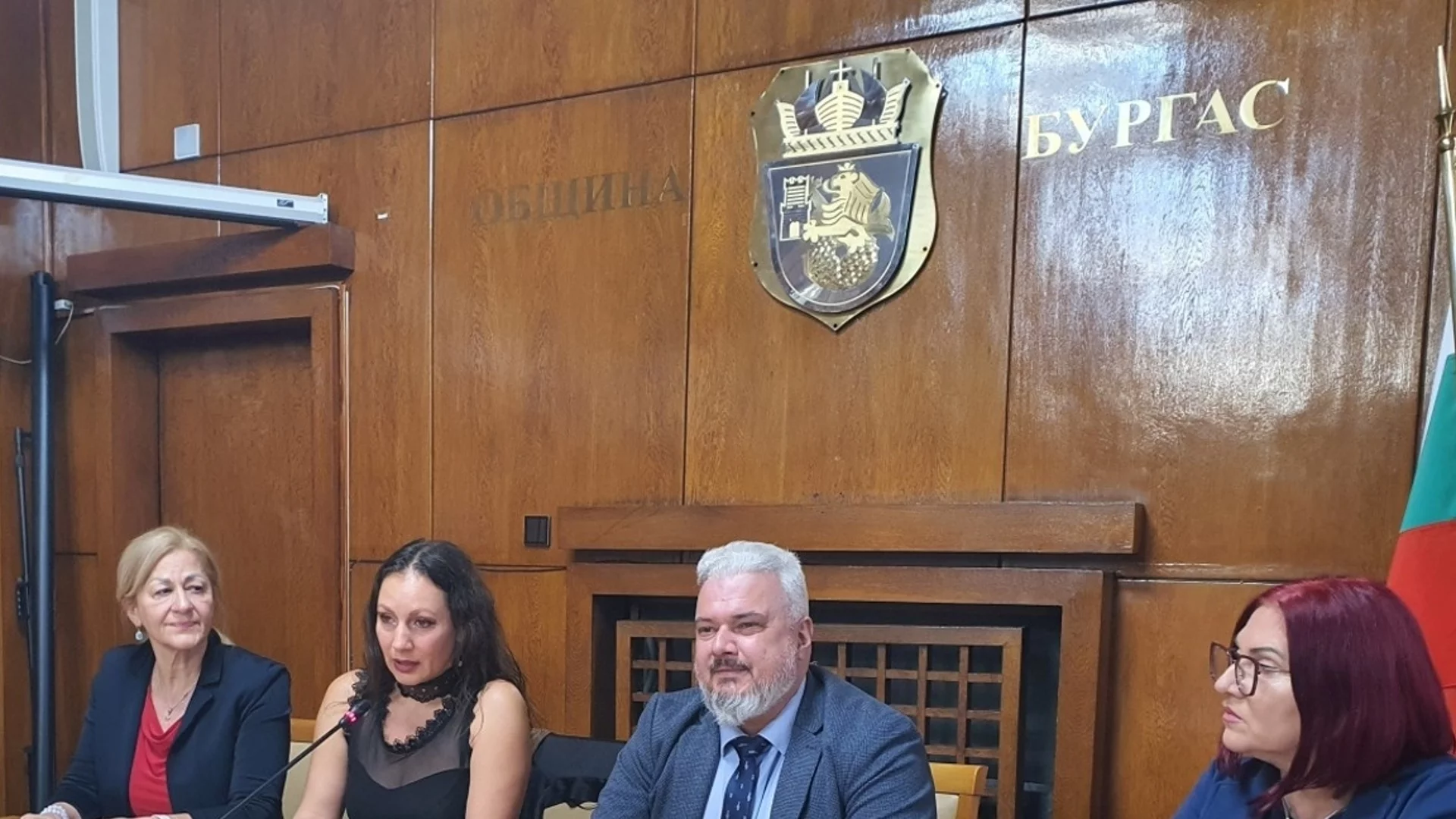 Фронт дами с нежни гласове и тежки рифове застават зад каузата срещу домашното насилие в Бургас