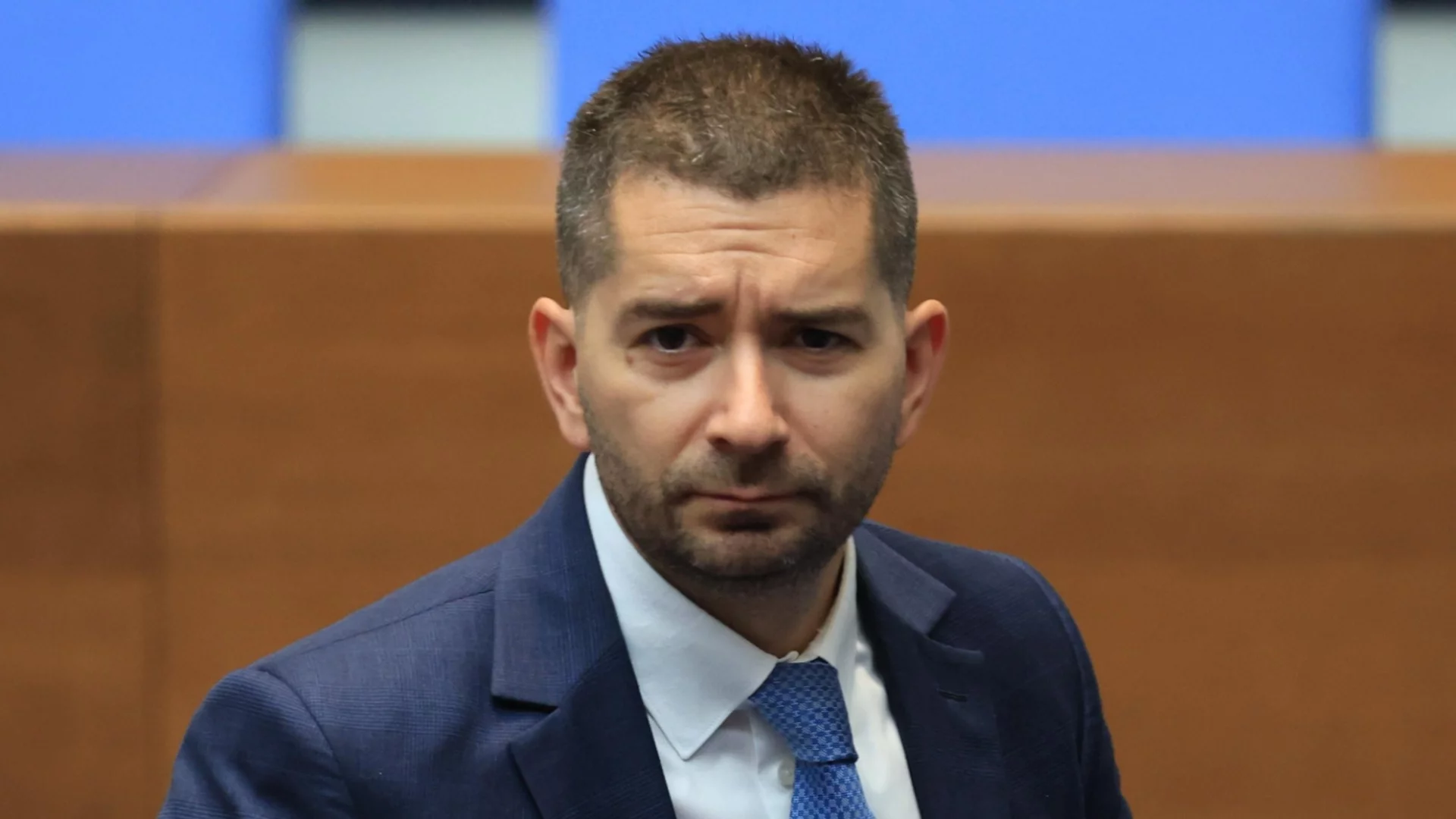 "Защо не го декларира?": ПП обвини Слави Василев в частен интерес за горивата (ВИДЕО)