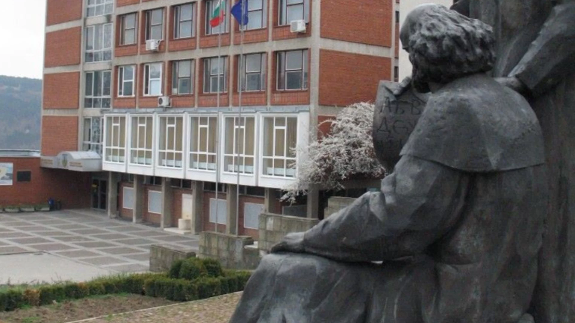 Гърция плаща на студенти в български университет да учат гръцки