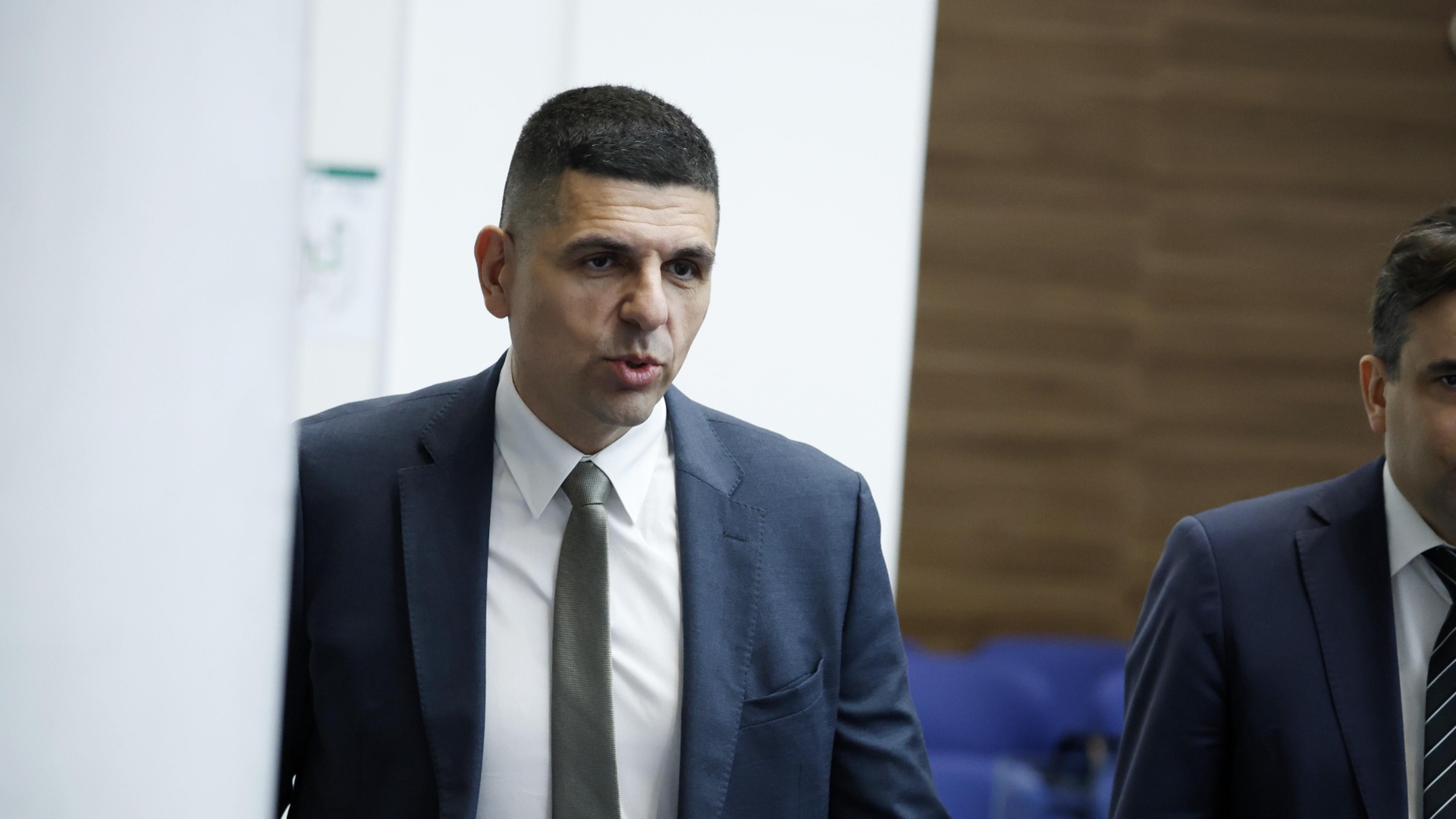 Опозицията смята как ще се напълни бюджетът с данъчната реформа на властта