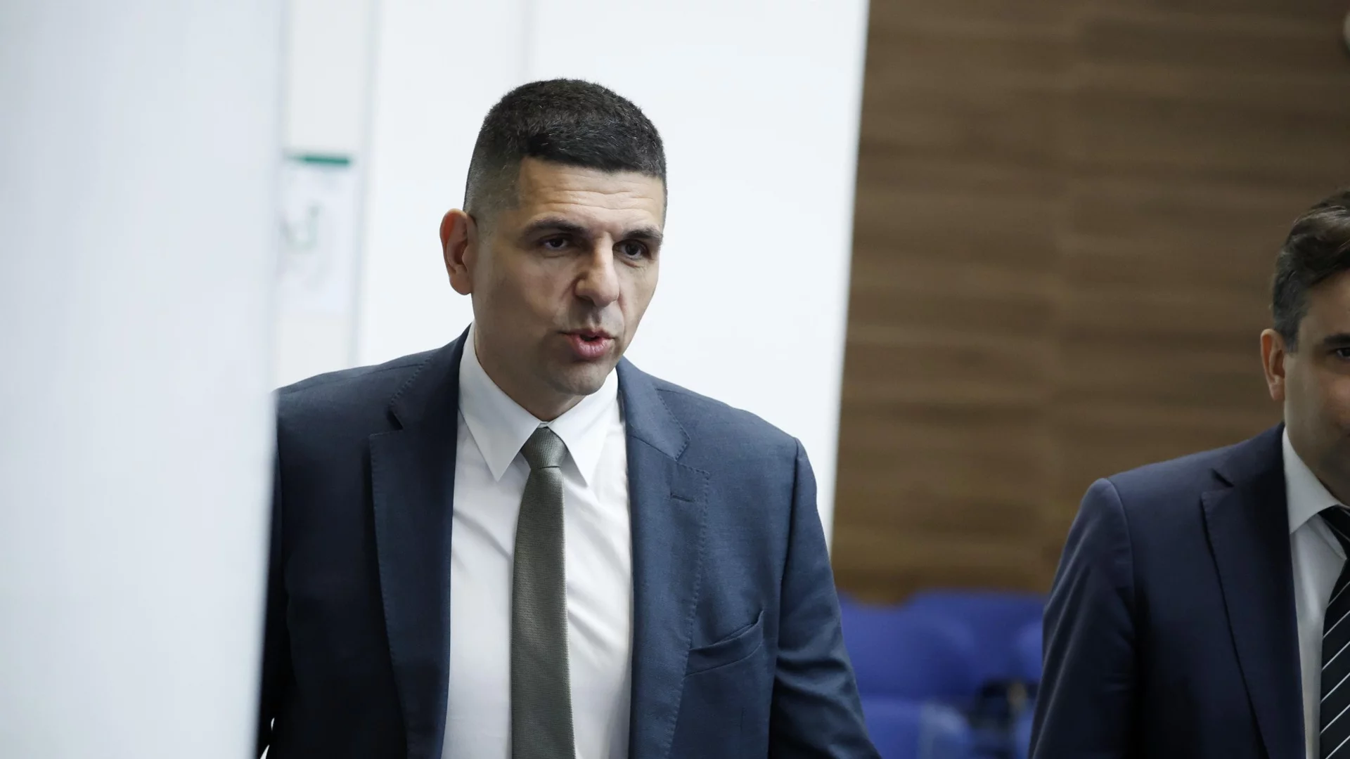 Опозицията смята как ще се напълни бюджетът с данъчната реформа на властта