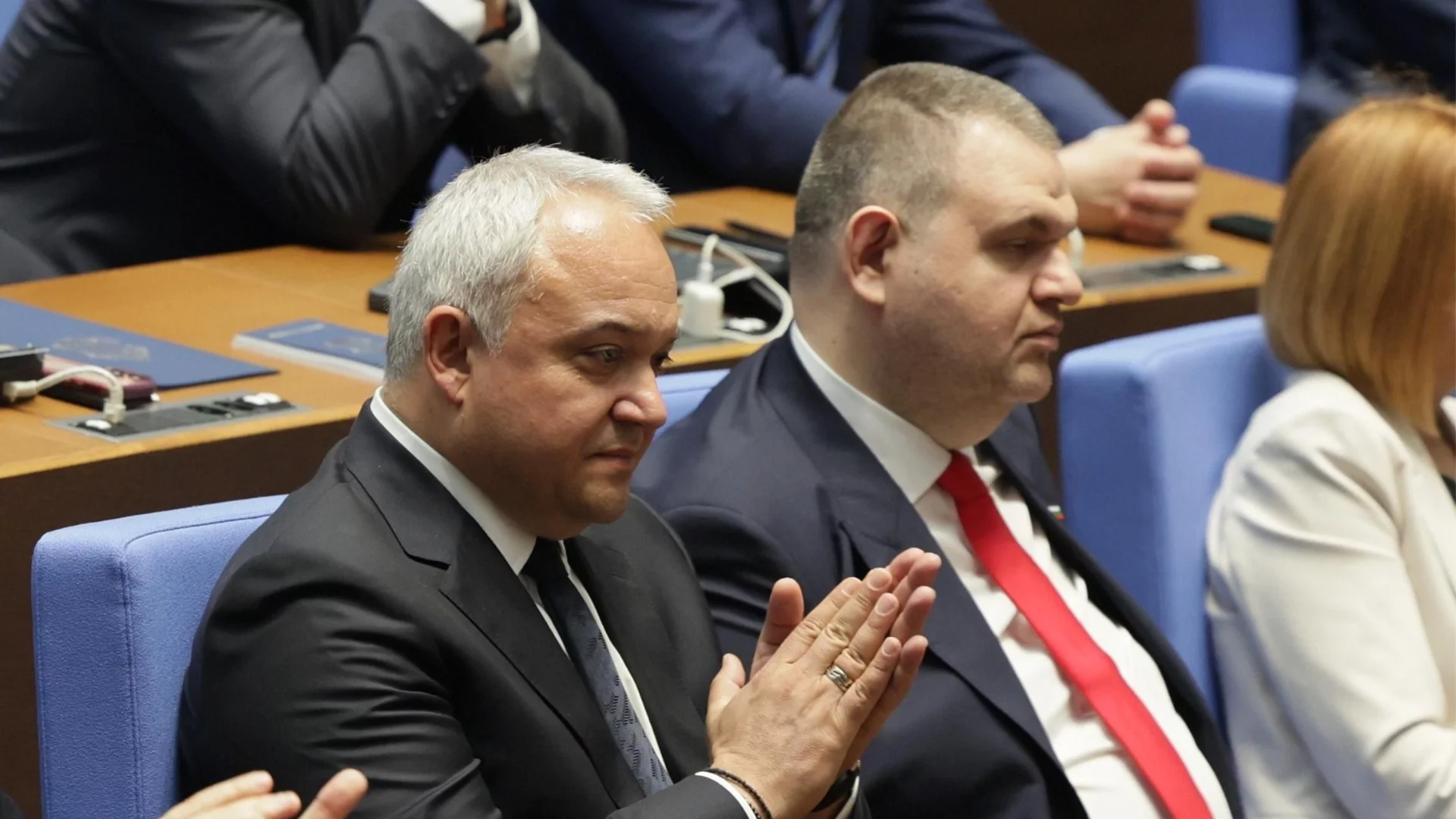Полетите на Пеевски и монопола върху мантинелите: Демерджиев обеща отговори много скоро 