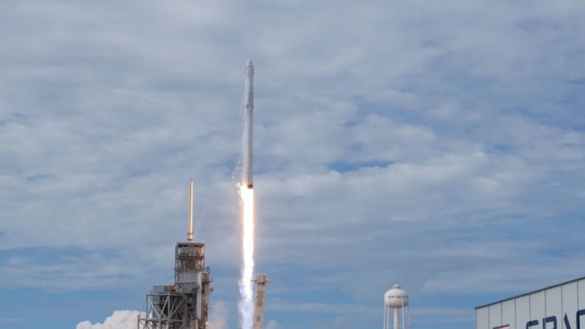 SpaceX изстреля най-голямата и най-мощна ракета в света