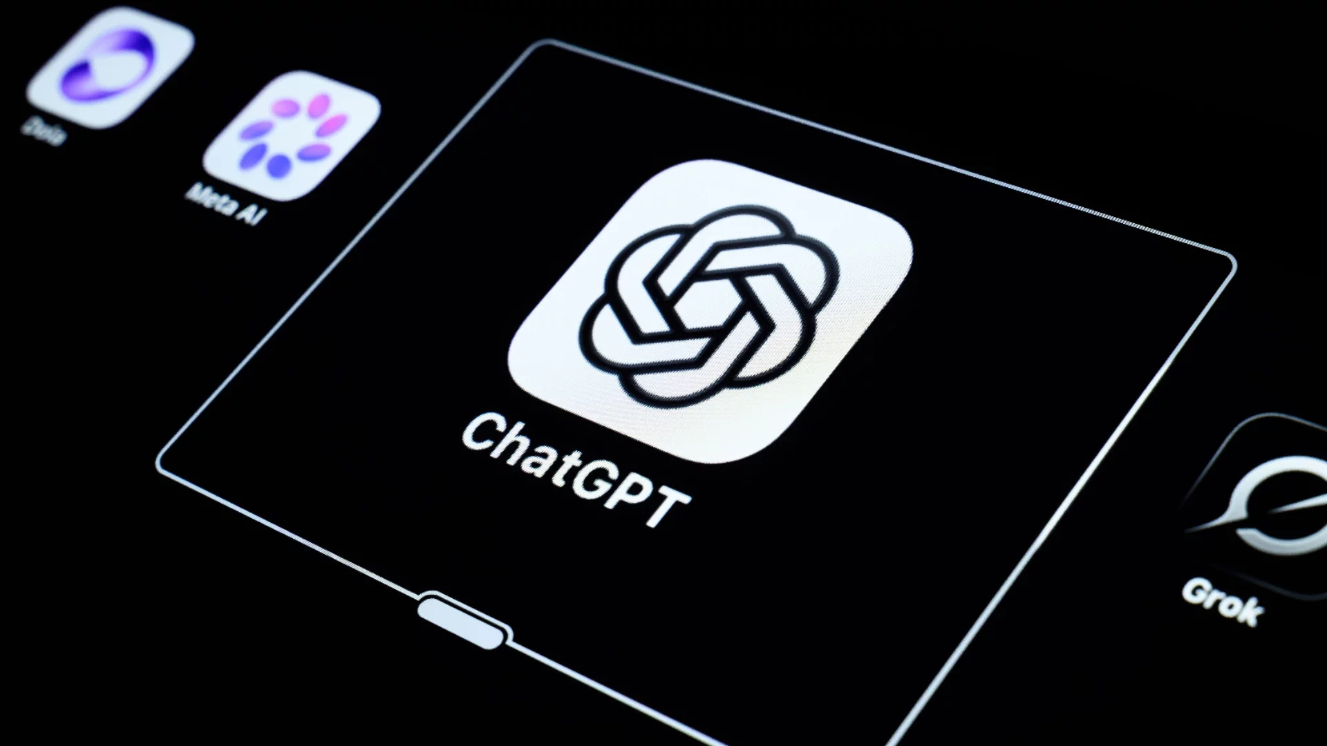 Новият вариант на ChatGPT е спрян. 80 страници за рисковете от ИИ в проспект на Anthropic за борсата