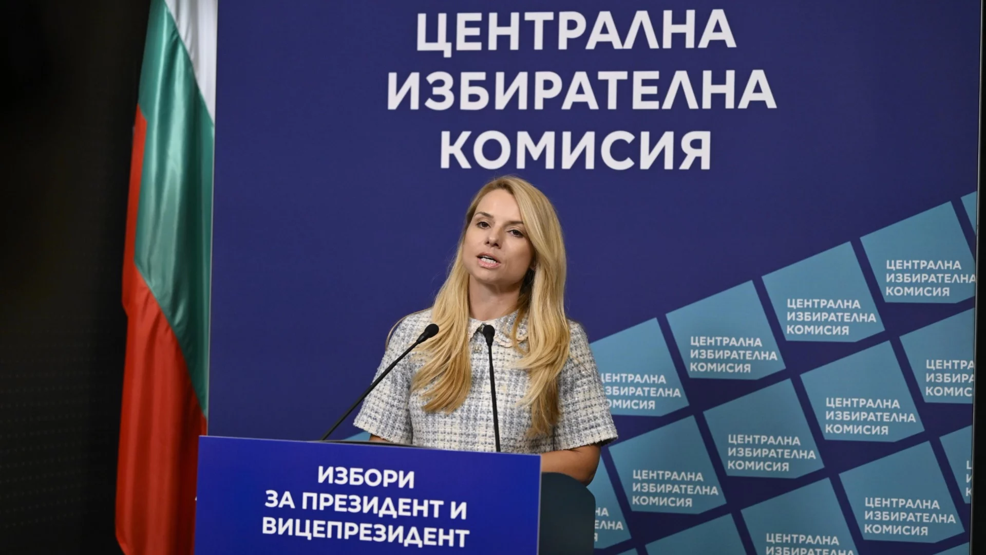 Окончателно: 27 кандидат-президентски двойки и проверка на машините за вота