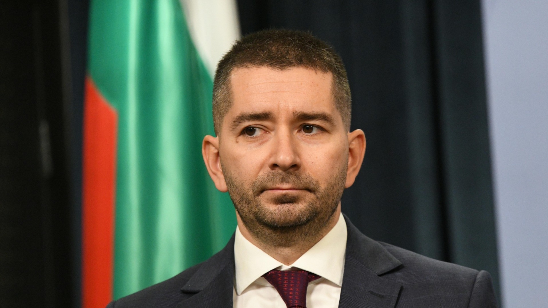 Фирма за петрол, прехвърлена на баща му: "Продължаваме промяната" поиска проверка на Слави Василев