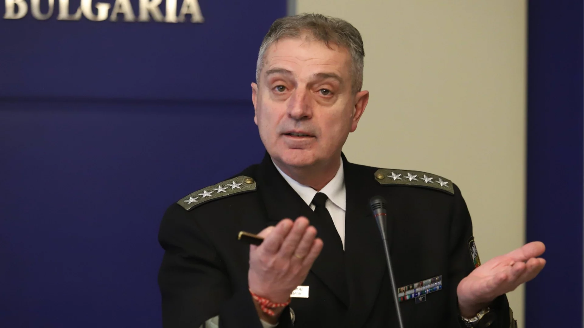 Най-висшият български военен изненадващо се оттегли