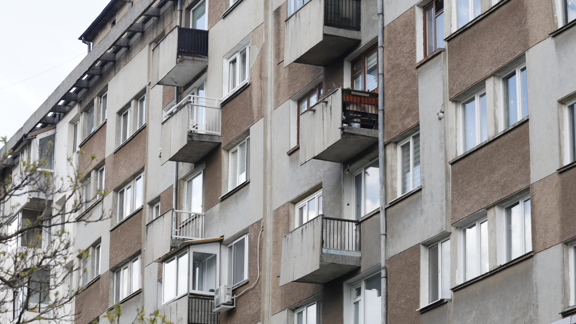 В България често живеем натъпкани като сардини: Данни на Евростат