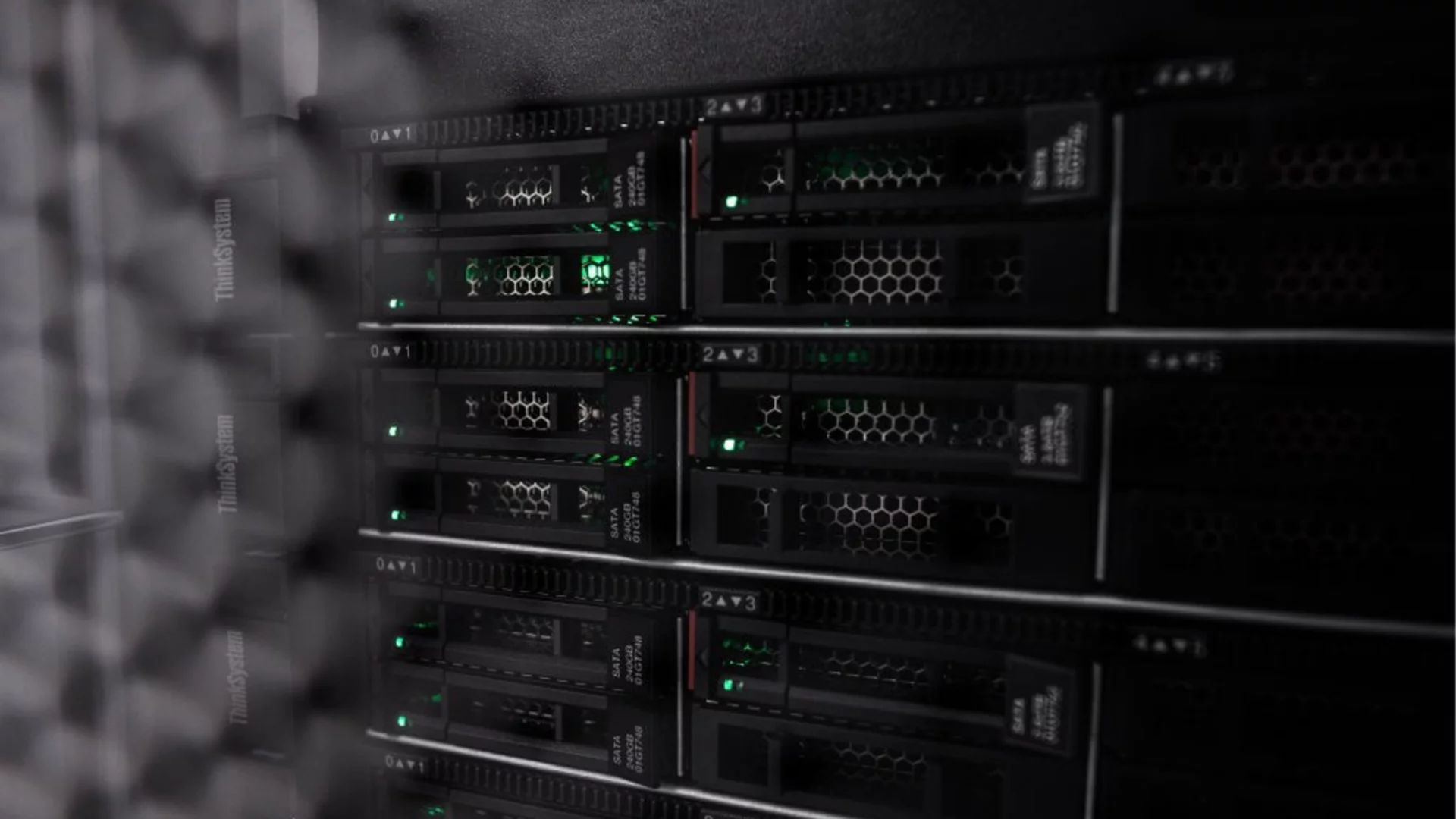 Нов китайски AI модел показва опасен потенциал за откриване на слабости